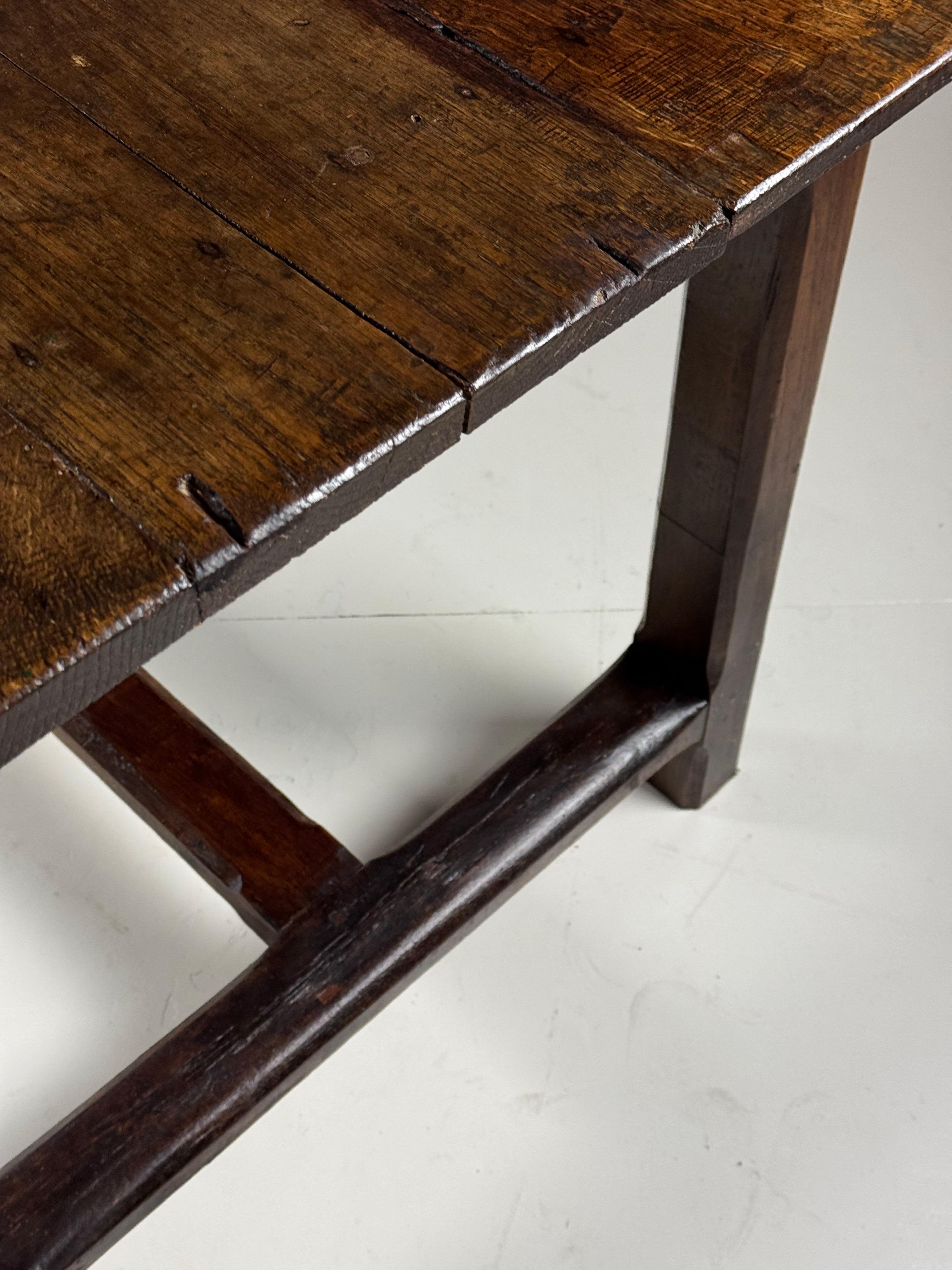 Mesa de comedor de granja francesa del siglo XVIII en venta 14