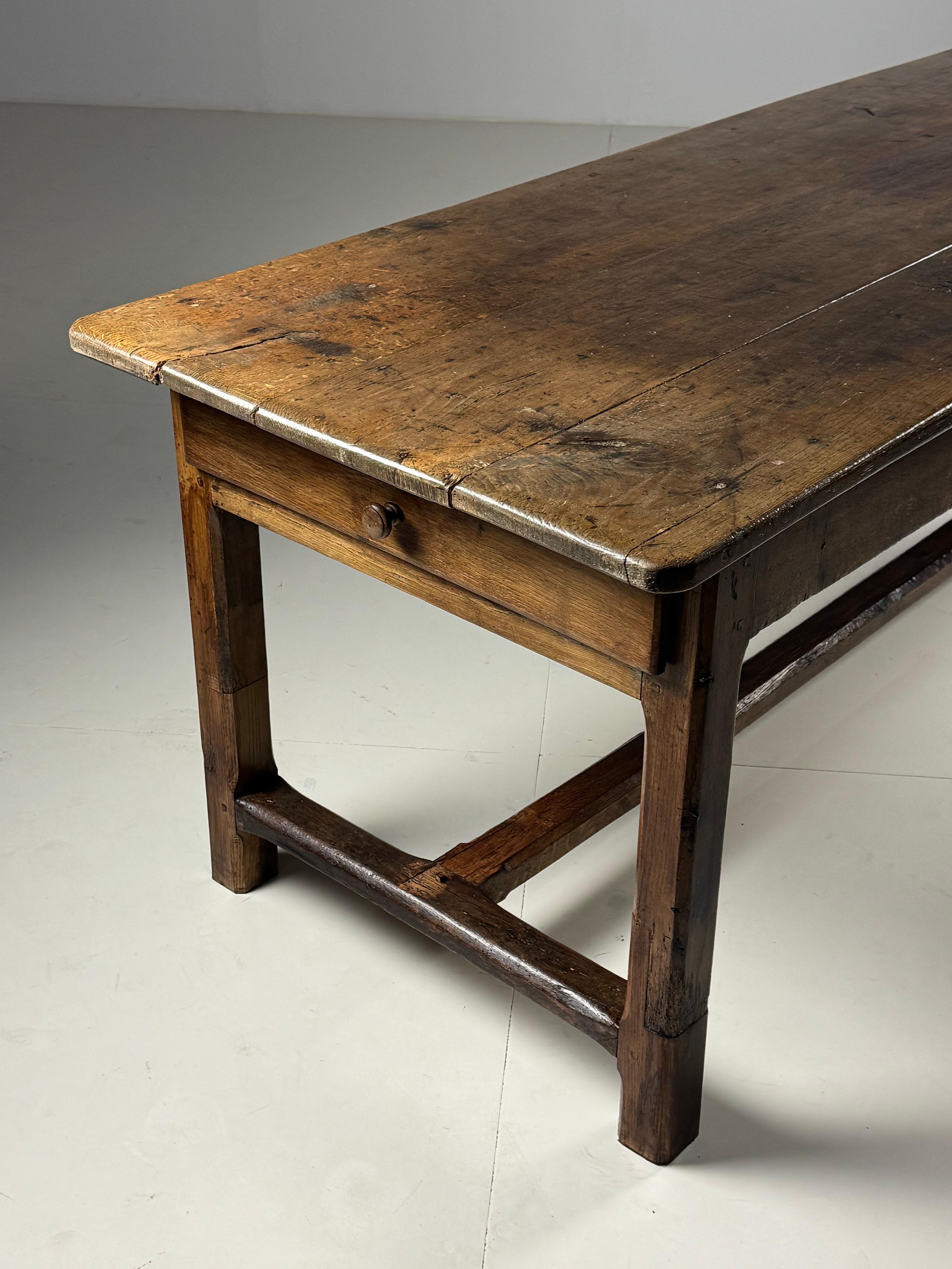 Mesa de comedor de granja francesa del siglo XVIII en Bueno estado para la venta en MILL, NL