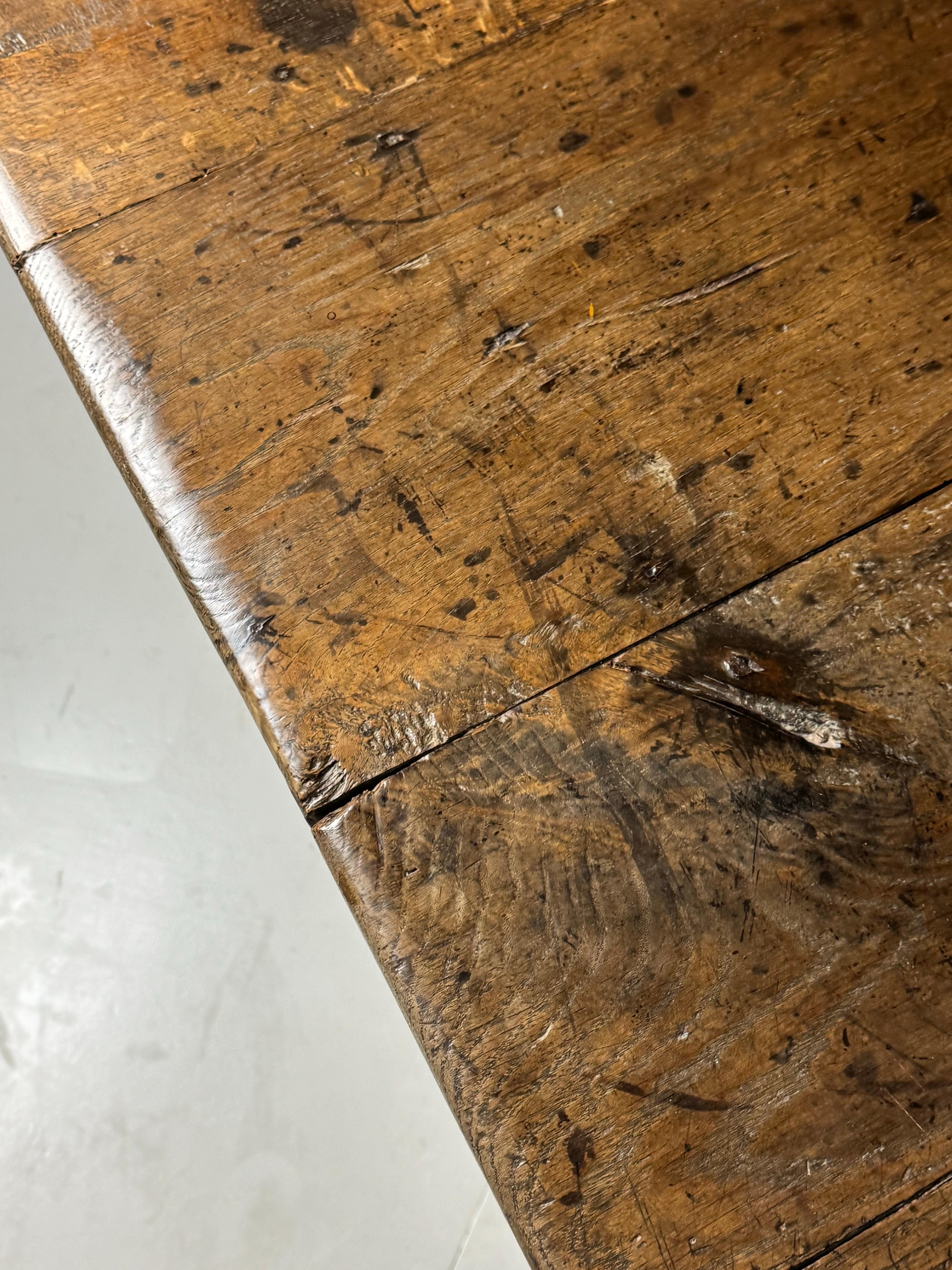 Mesa de comedor de granja francesa del siglo XVIII en venta 1