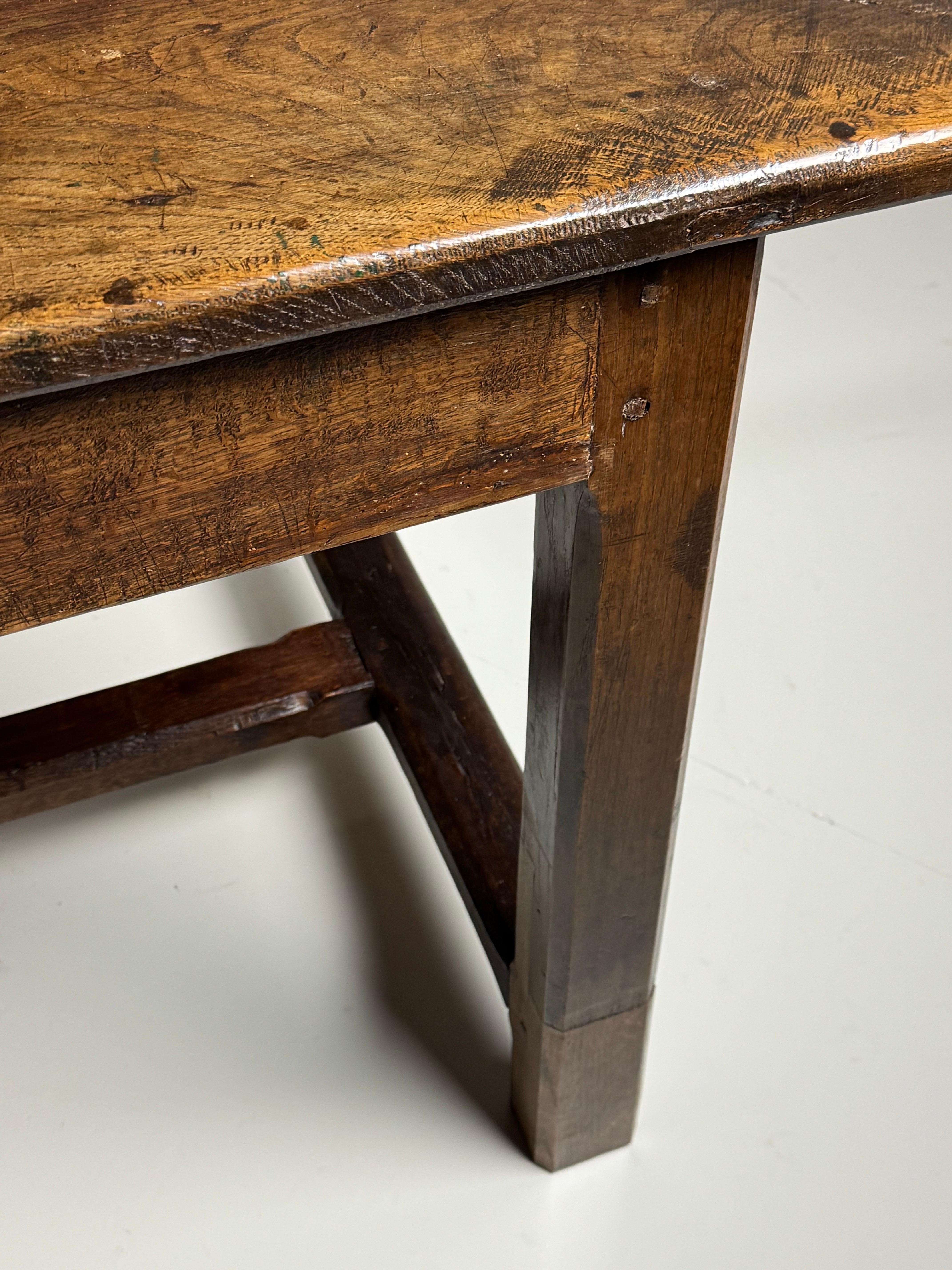 Mesa de comedor de granja francesa del siglo XVIII en venta 3