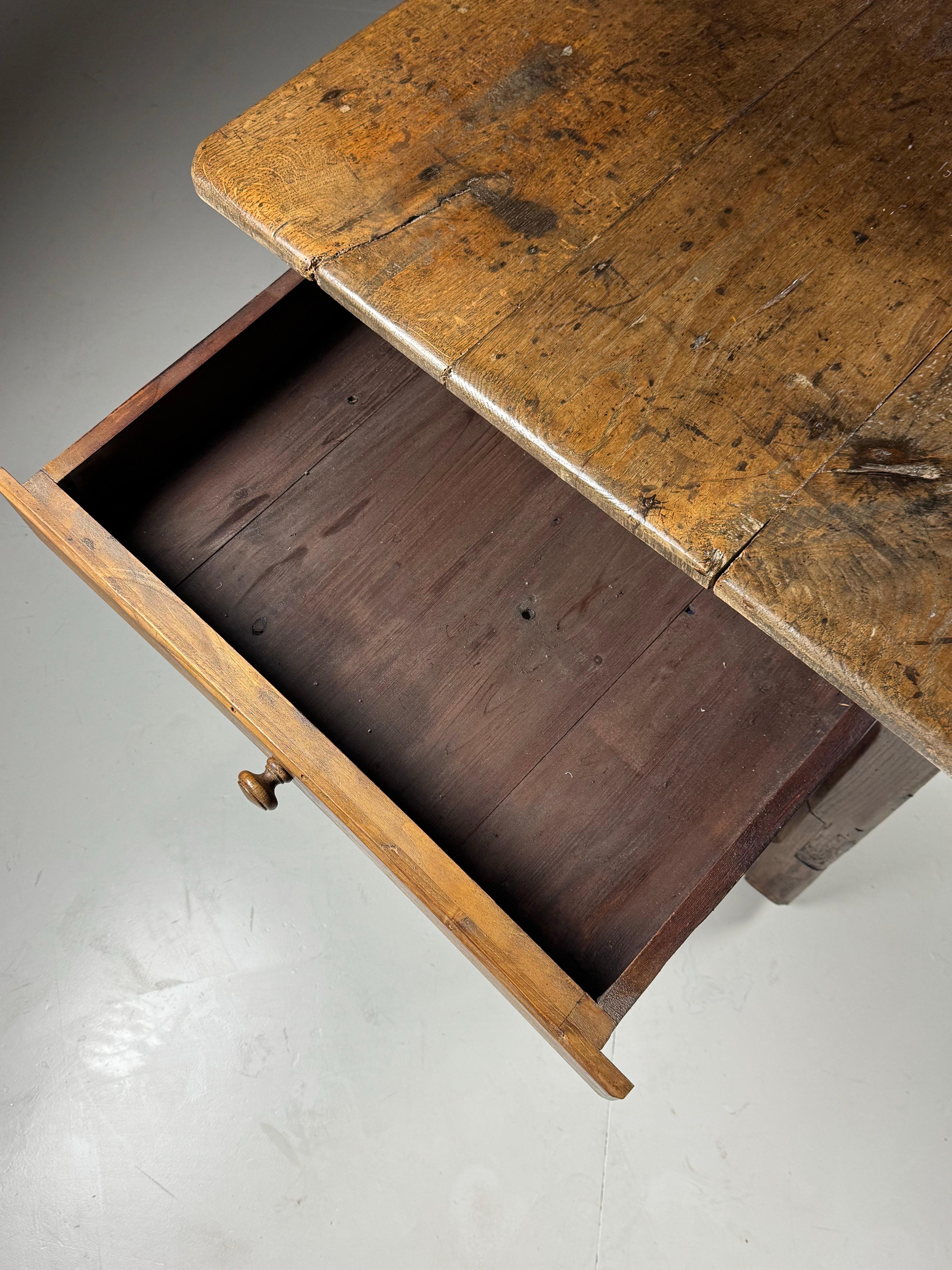 Mesa de comedor de granja francesa del siglo XVIII en venta 5