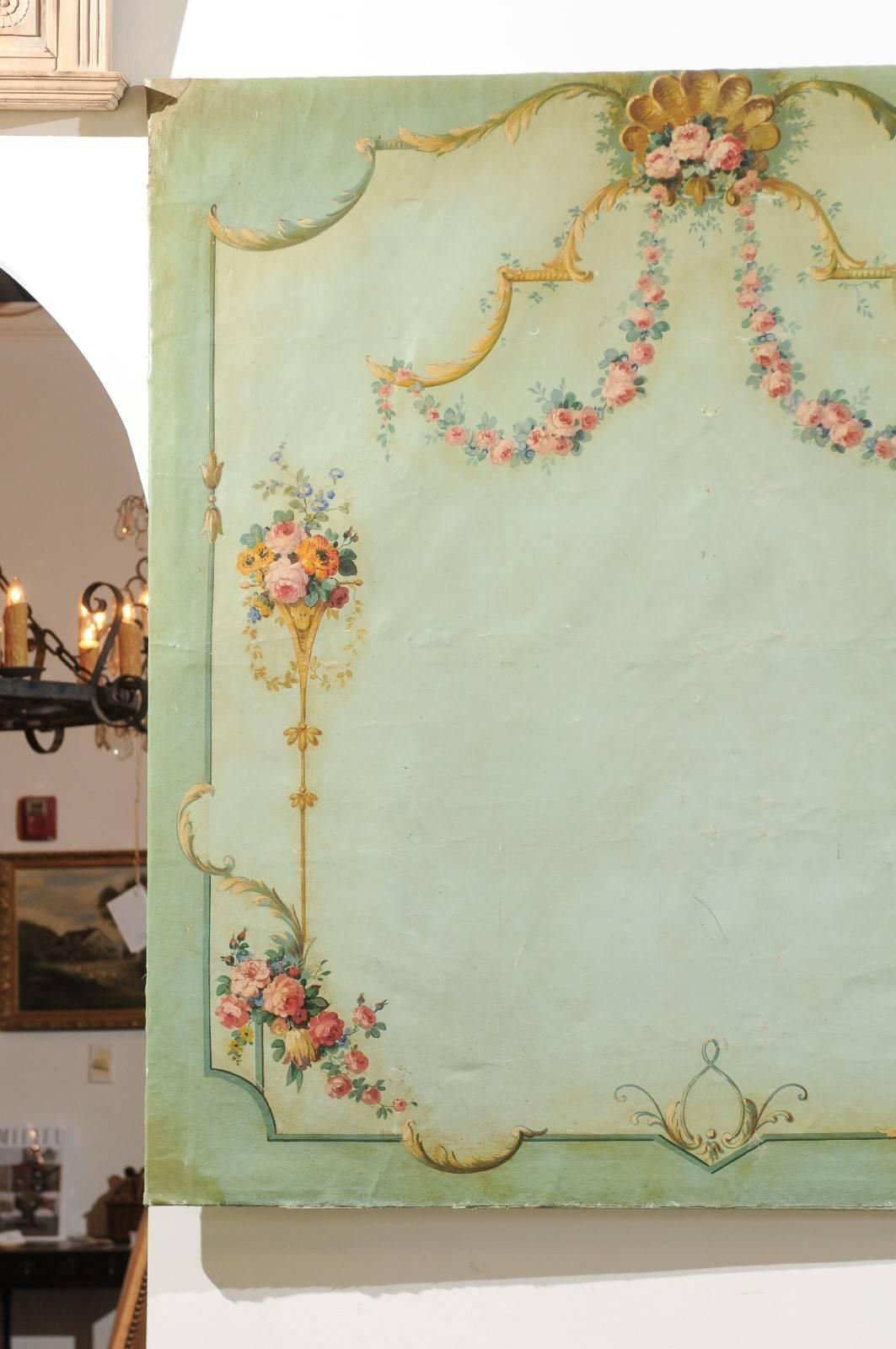 Français Panneau de toile peint à la fleur du XVIIIe siècle provenant d'un manoir de la vallée de la Loire