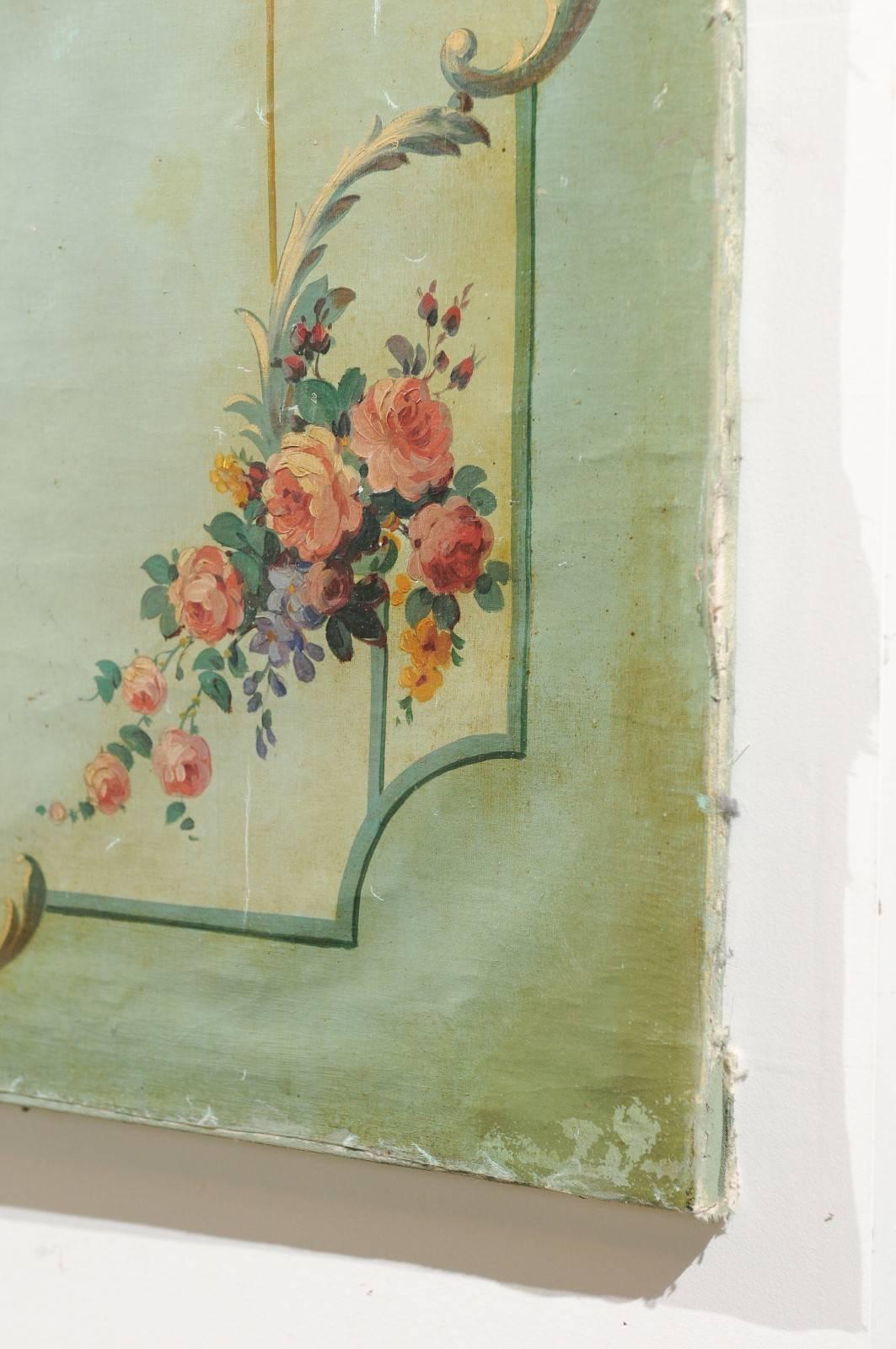Panneau de toile peint à la fleur du XVIIIe siècle provenant d'un manoir de la vallée de la Loire 1