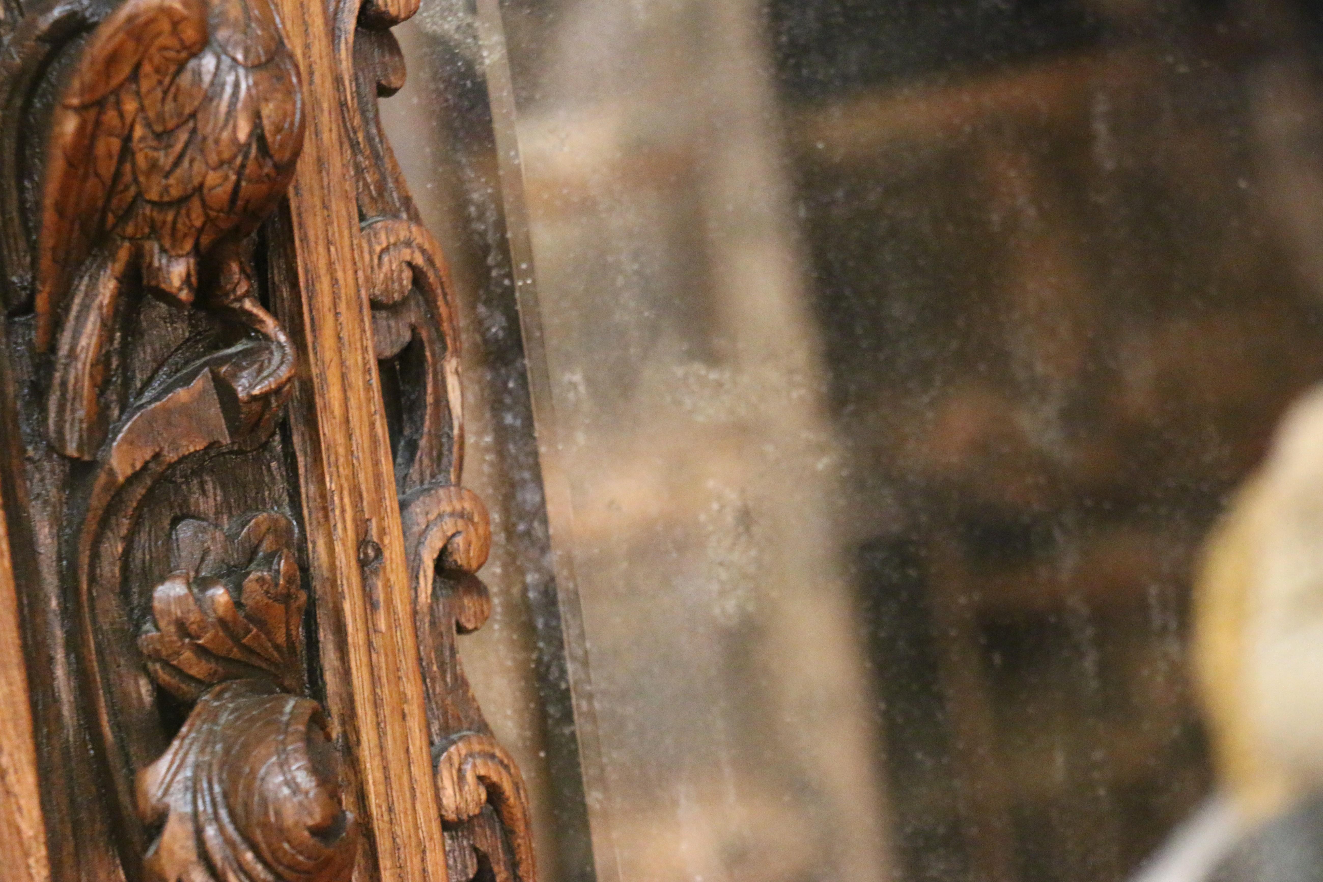 Miroir français du 18ème siècle avec cadre en bois sculpté en vente 5