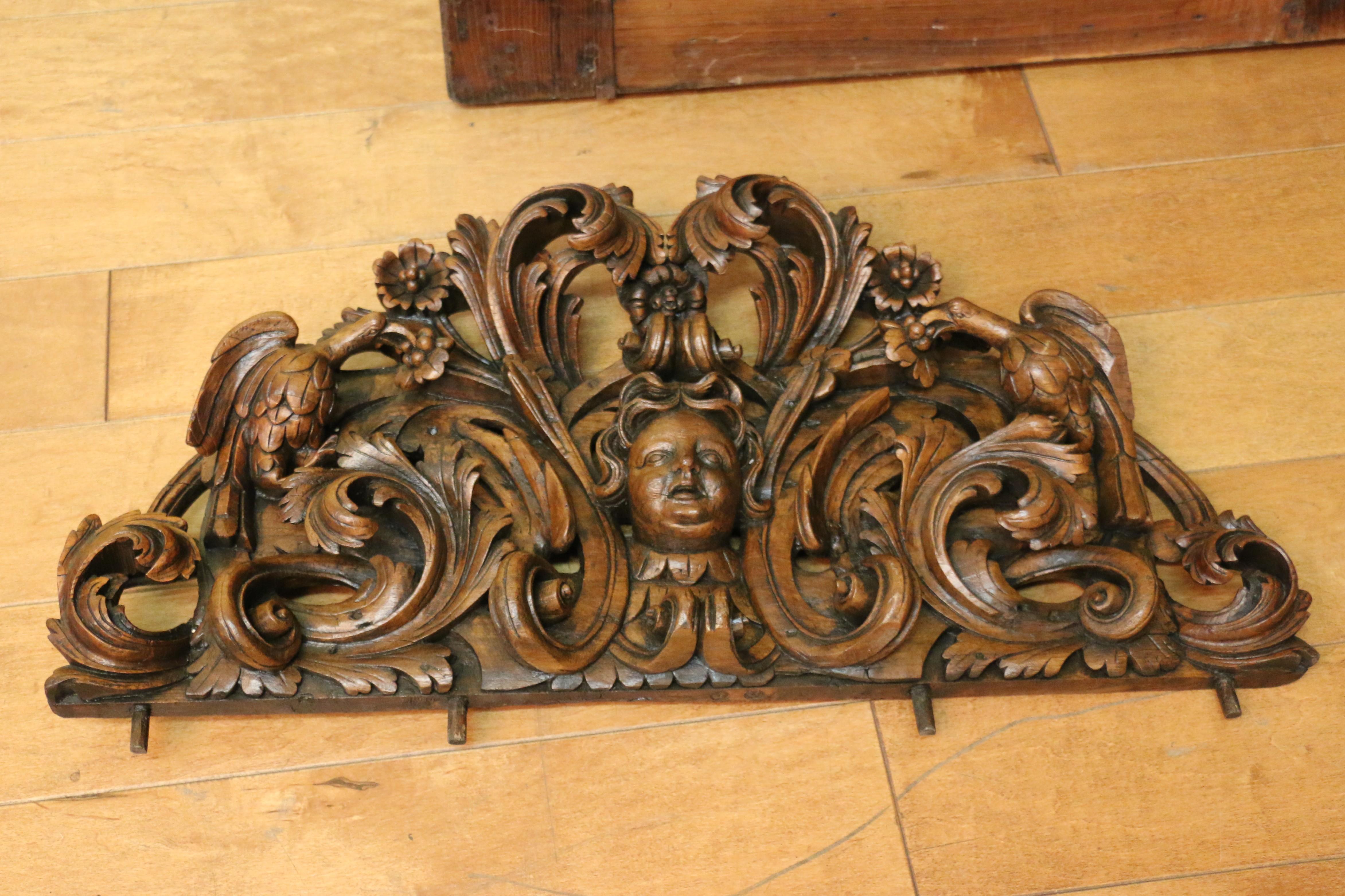 Miroir français du 18ème siècle avec cadre en bois sculpté en vente 11