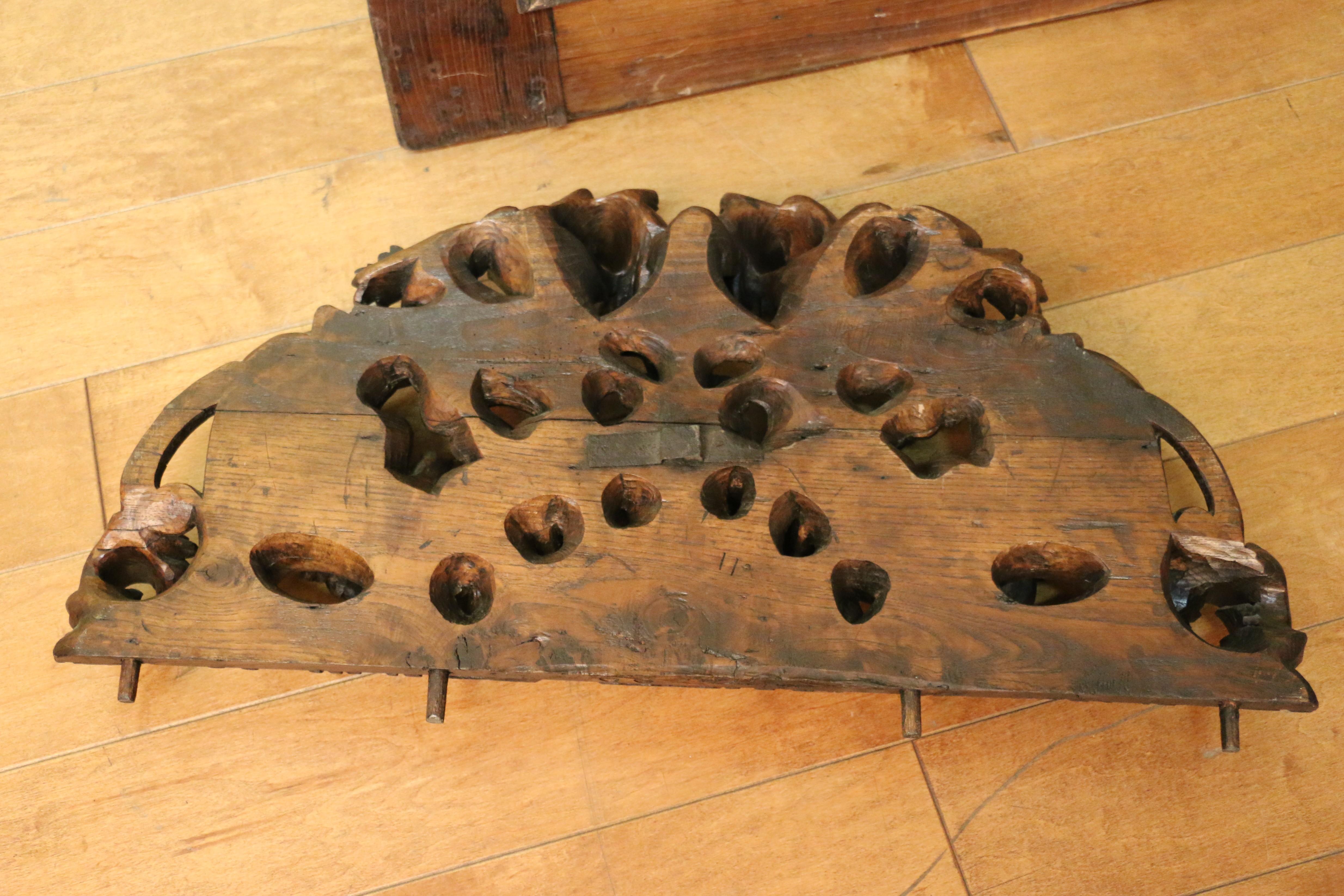 Miroir français du 18ème siècle avec cadre en bois sculpté en vente 12