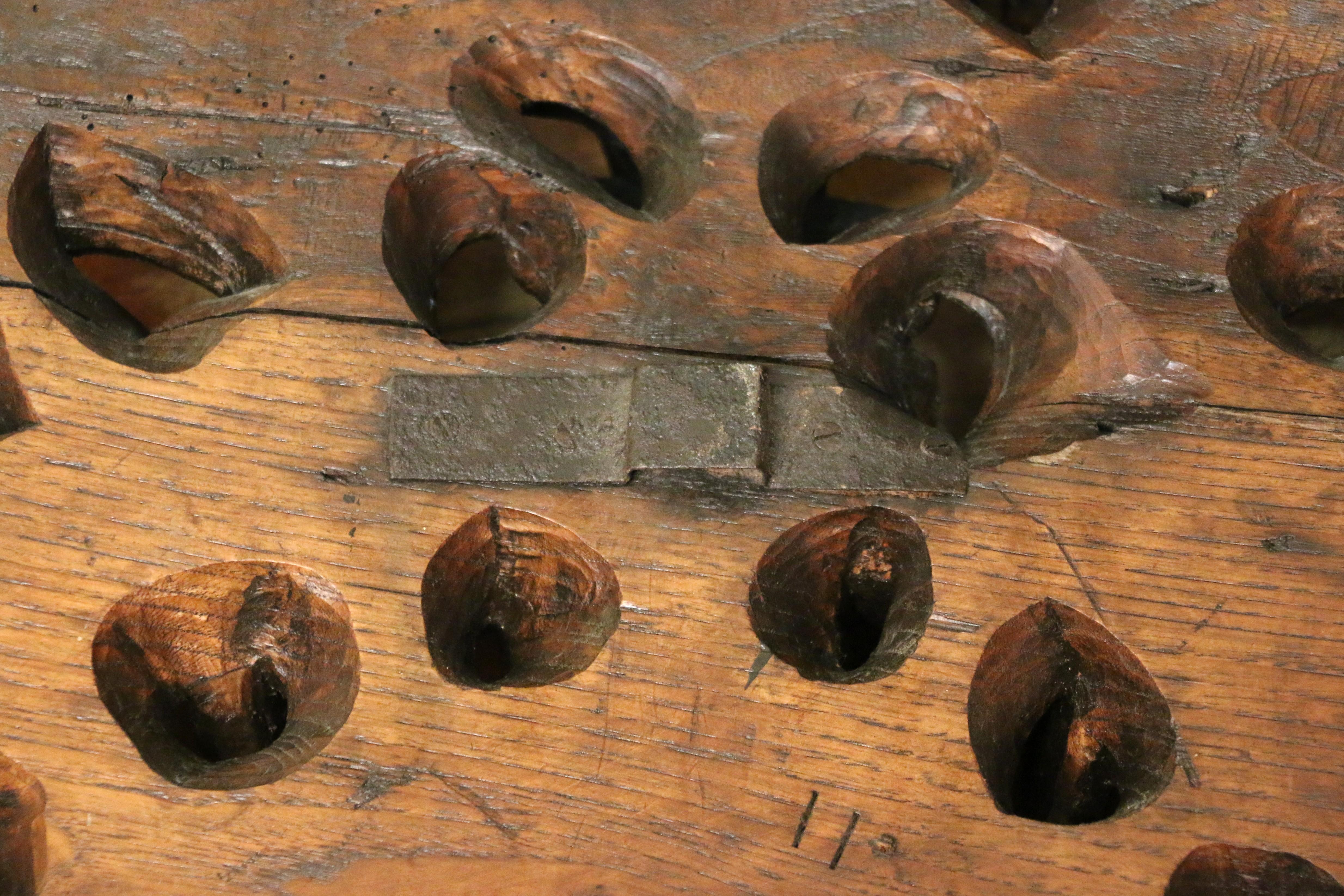 Miroir français du 18ème siècle avec cadre en bois sculpté en vente 13