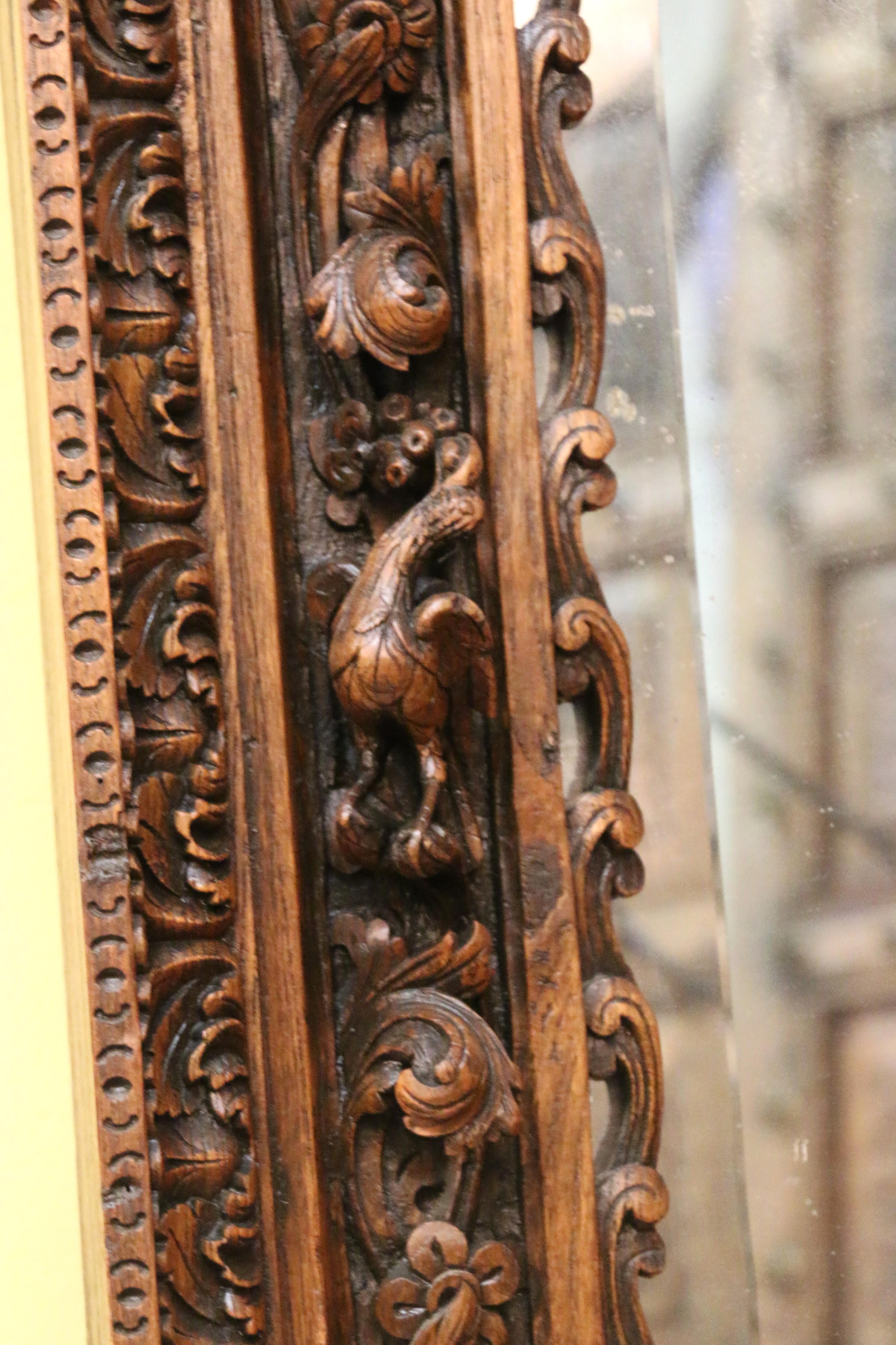 Miroir français du 18ème siècle avec cadre en bois sculpté en vente 2