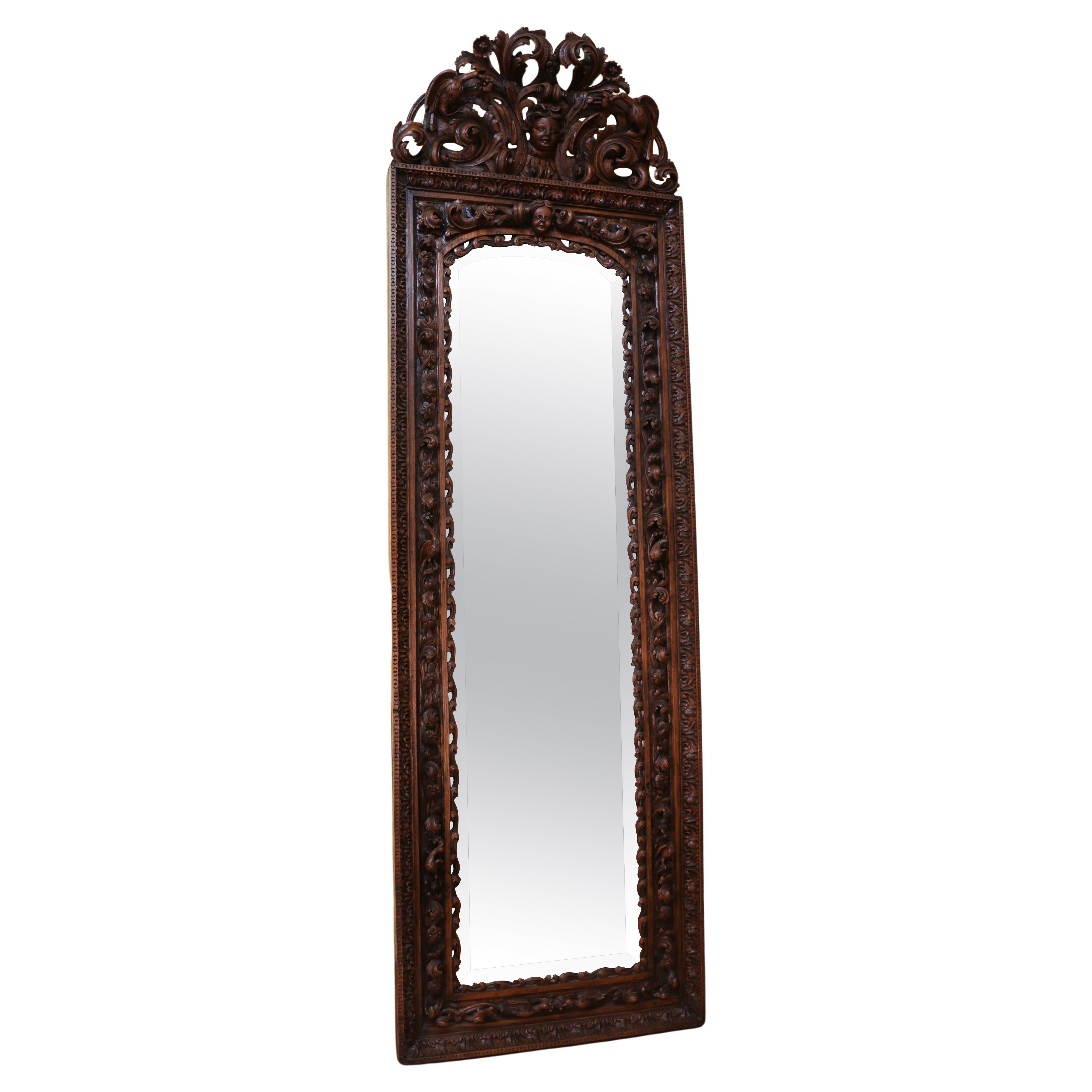 Specchio francese del XVIII secolo con cornice in legno intagliata