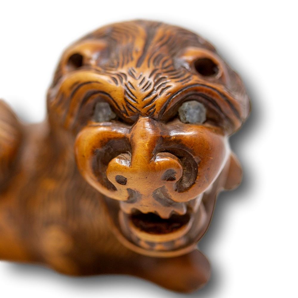 French 18th Century Fruitwood Lion Snuff Box In Good Condition In Newark, England