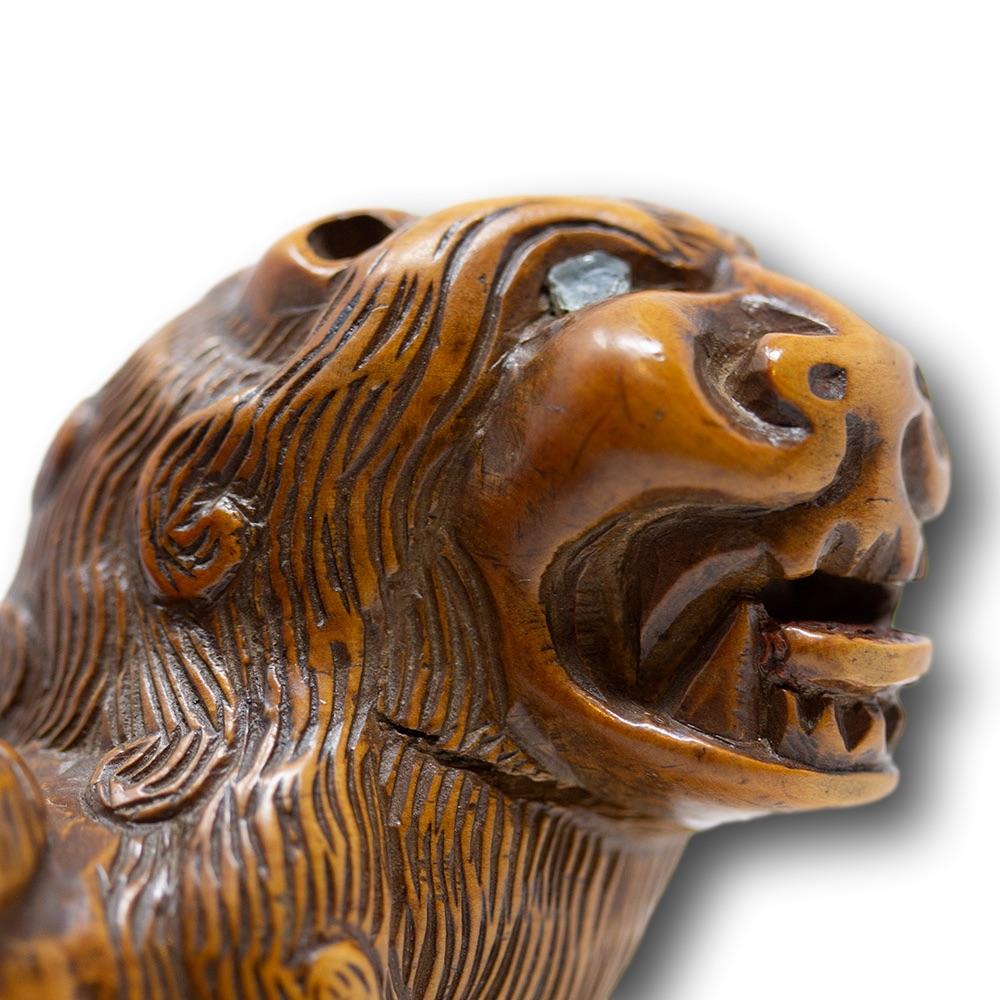 Französische Löwen-Schnupftabakdose aus Obstholz aus dem 18.  (18. Jahrhundert und früher)