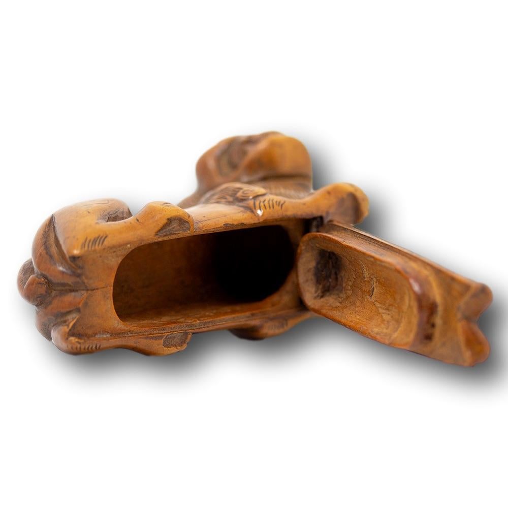 French 18th Century Fruitwood Lion Snuff Box 3