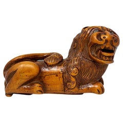 Tabatière française du 18ème siècle en bois fruitier avec lion 