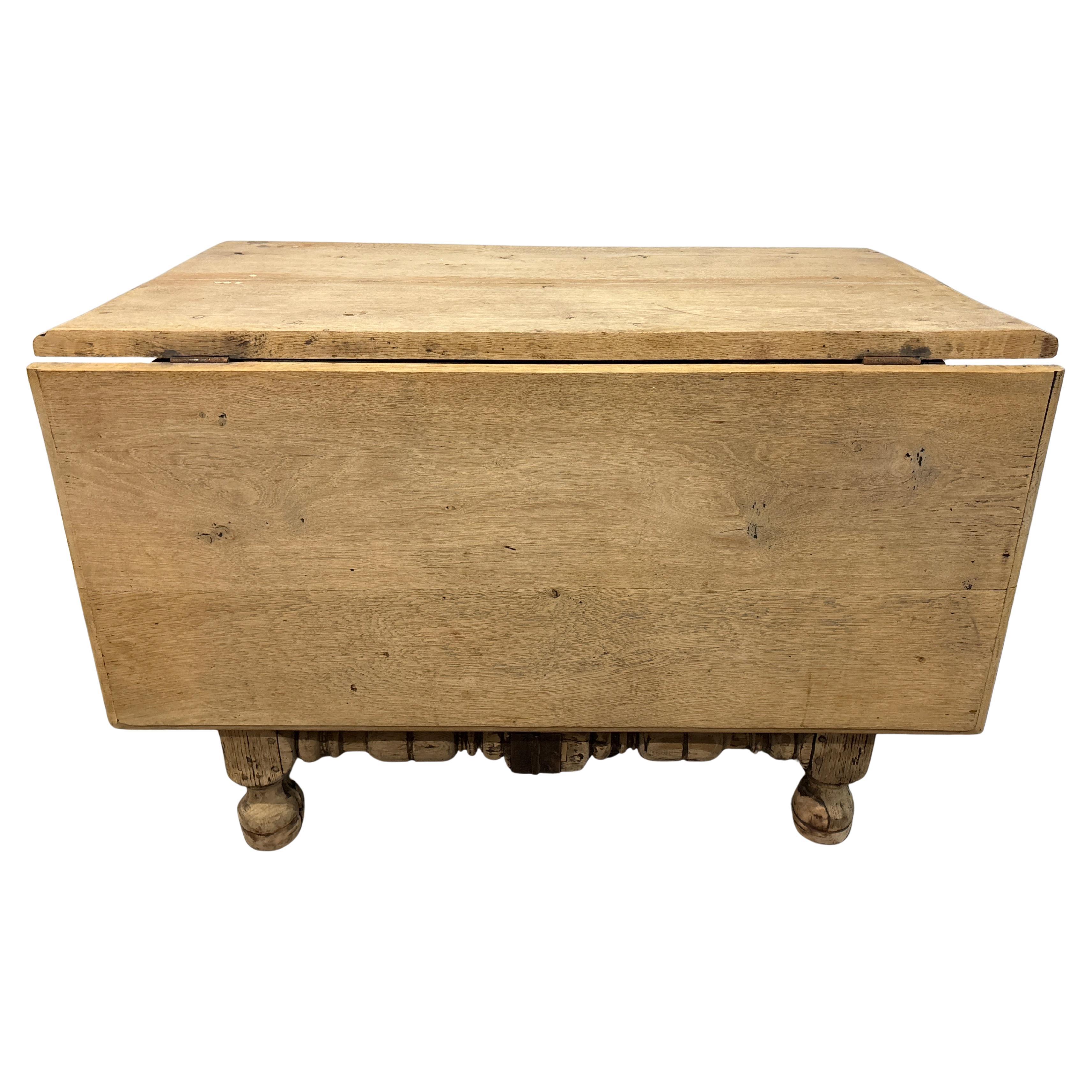 Table à pattes d'oie française du XVIIIe siècle en vente 6