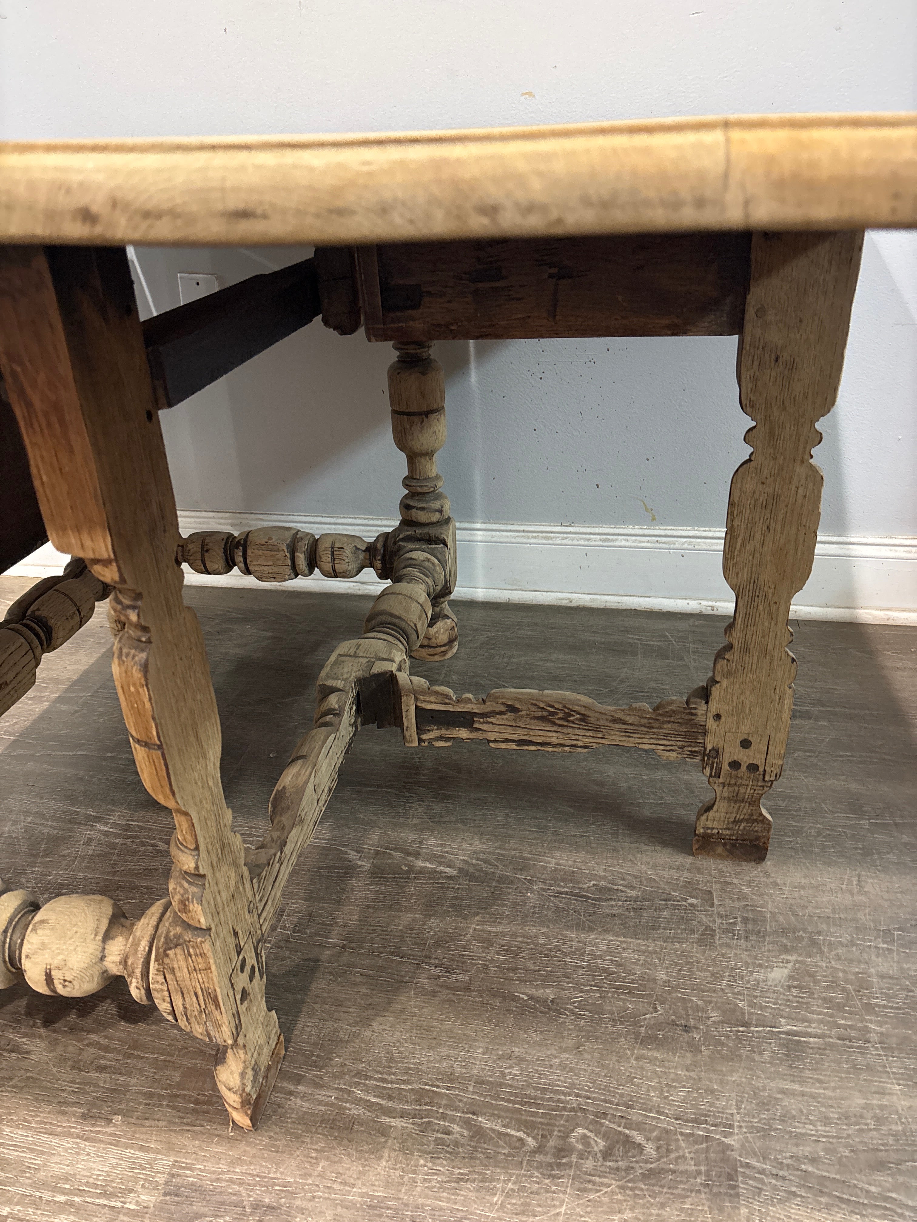 Table à pattes d'oie française du XVIIIe siècle Bon état - En vente à Stockbridge, GA
