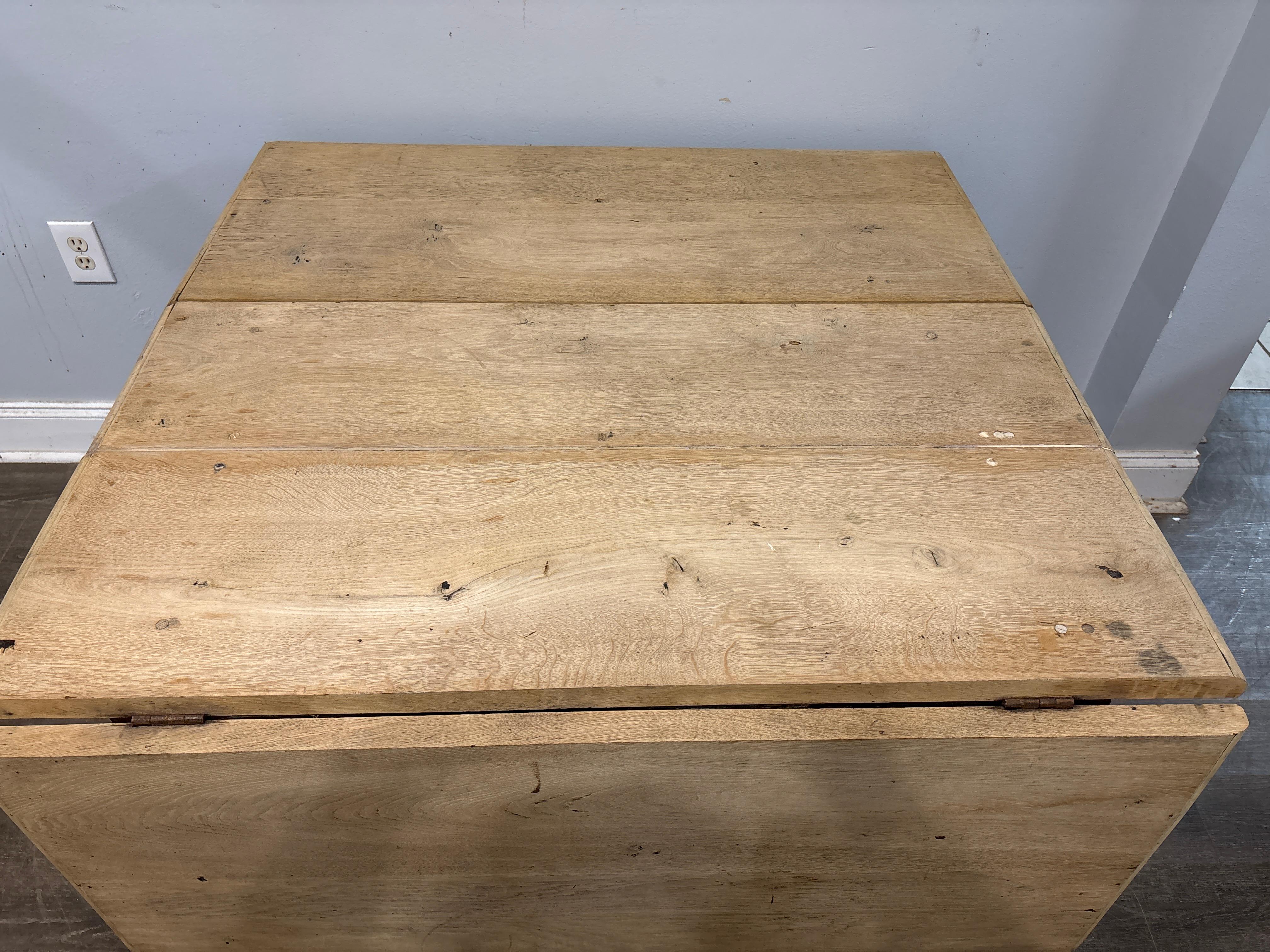 Chêne Table à pattes d'oie française du XVIIIe siècle en vente