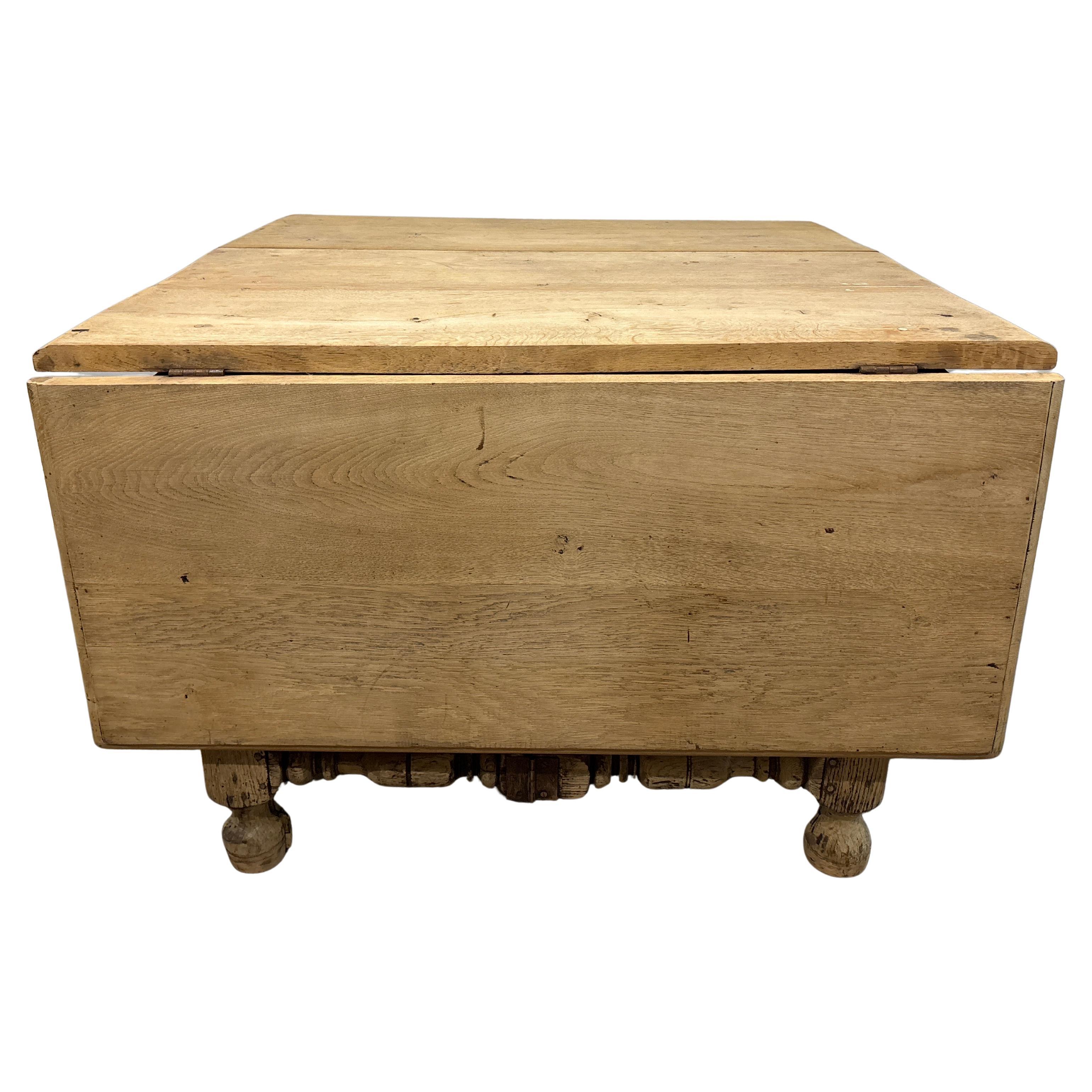 Table à pattes d'oie française du XVIIIe siècle en vente 1