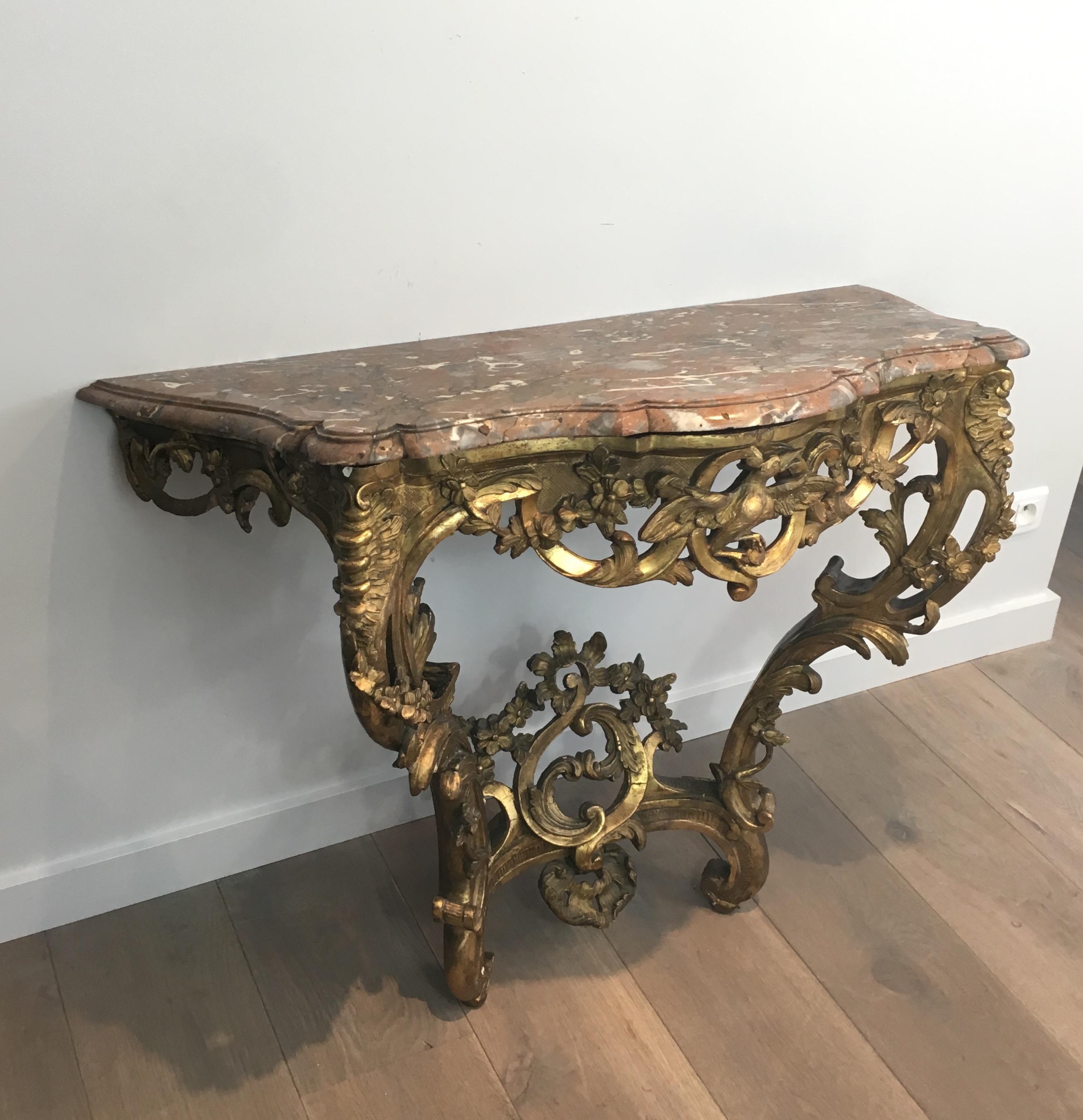 Mesa consola francesa del siglo XVIII de madera dorada con tapa de mármol rojo, época Luis XV en venta 3