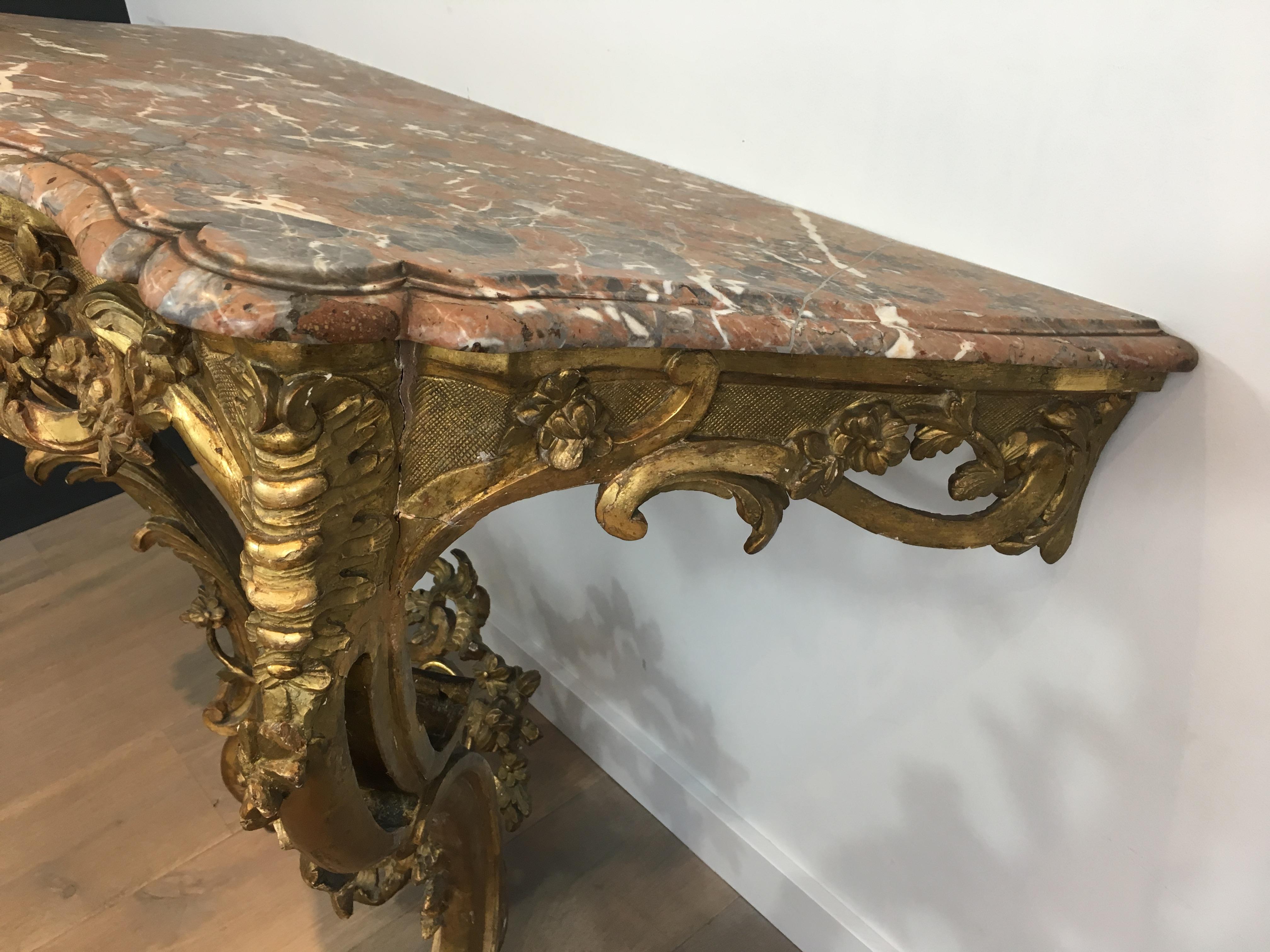 Mesa consola francesa del siglo XVIII de madera dorada con tapa de mármol rojo, época Luis XV en venta 9