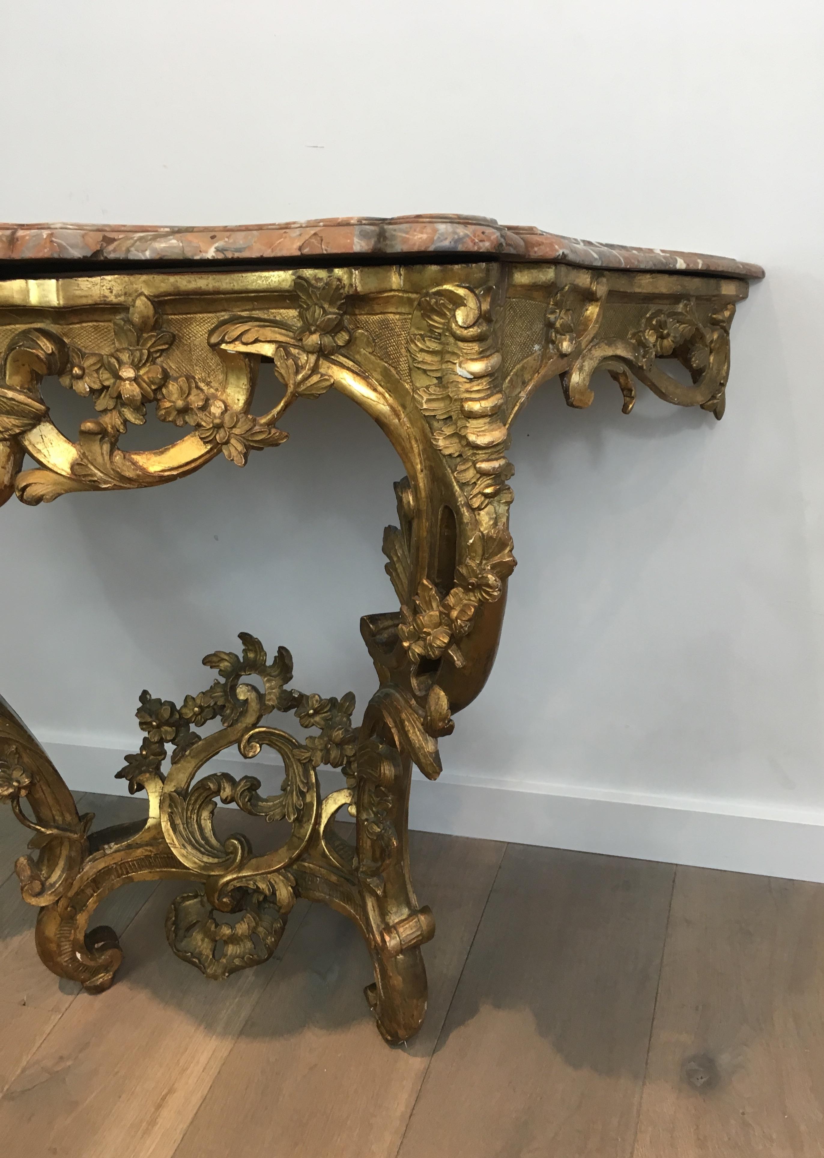 Mesa consola francesa del siglo XVIII de madera dorada con tapa de mármol rojo, época Luis XV en venta 10