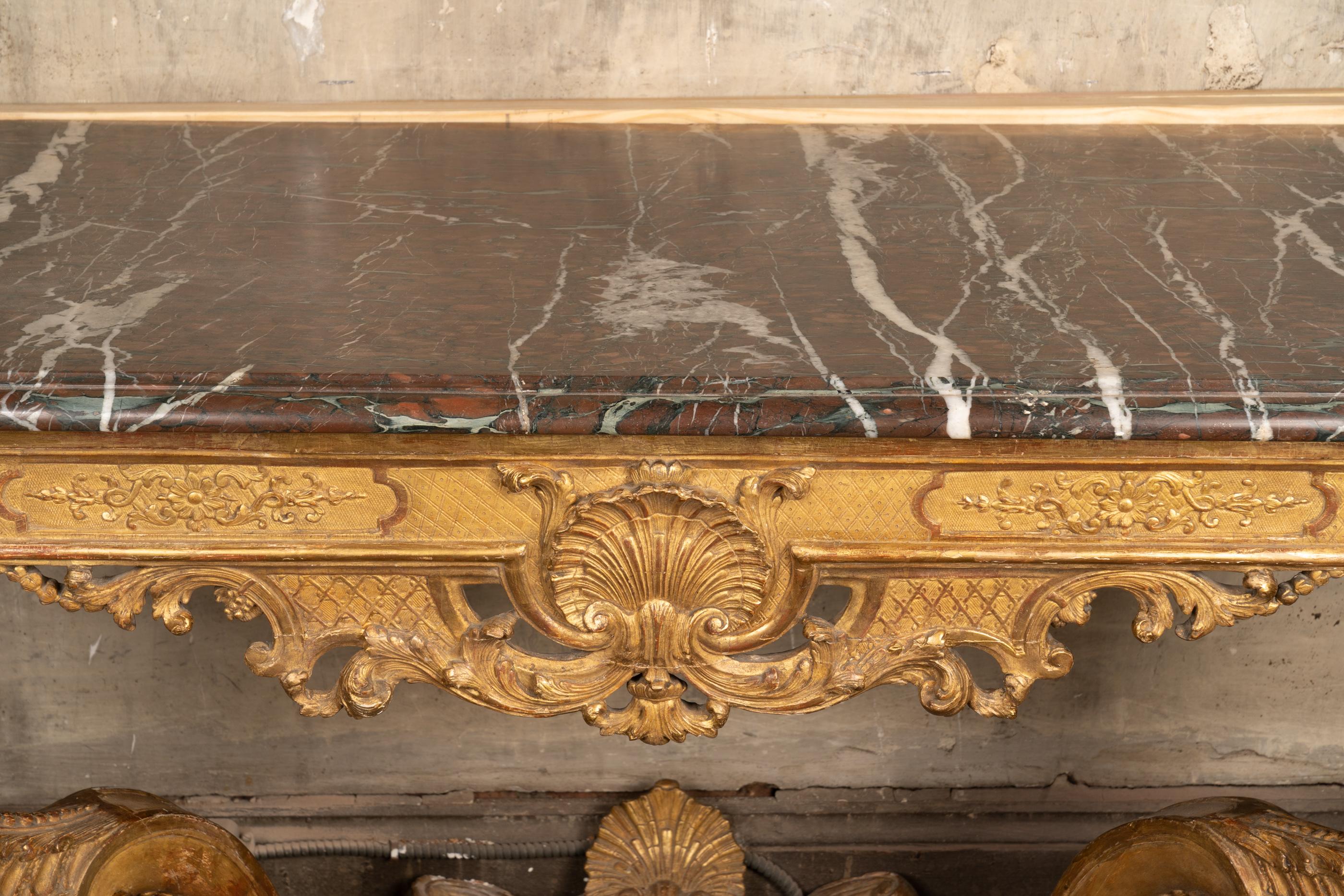 Französisch 18. Jahrhundert Giltwood Regence Konsole mit Marmorplatte (Handgeschnitzt) im Angebot
