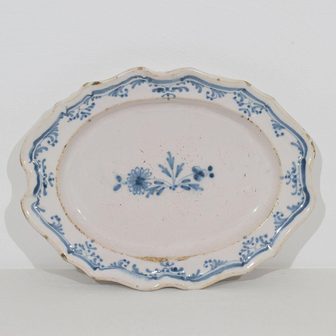 Rare Rouen plate with beautiful blue decoration.


France, circa 1750
Good condition.