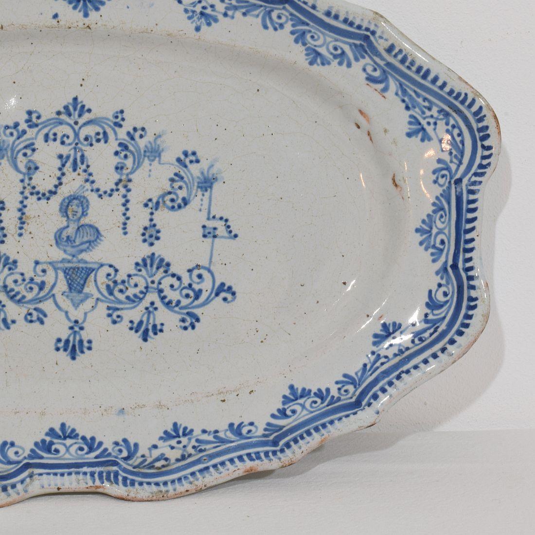 French, 18th Century Glazed Earthenware Rouen Platter  In Good Condition For Sale In Buisson, FR