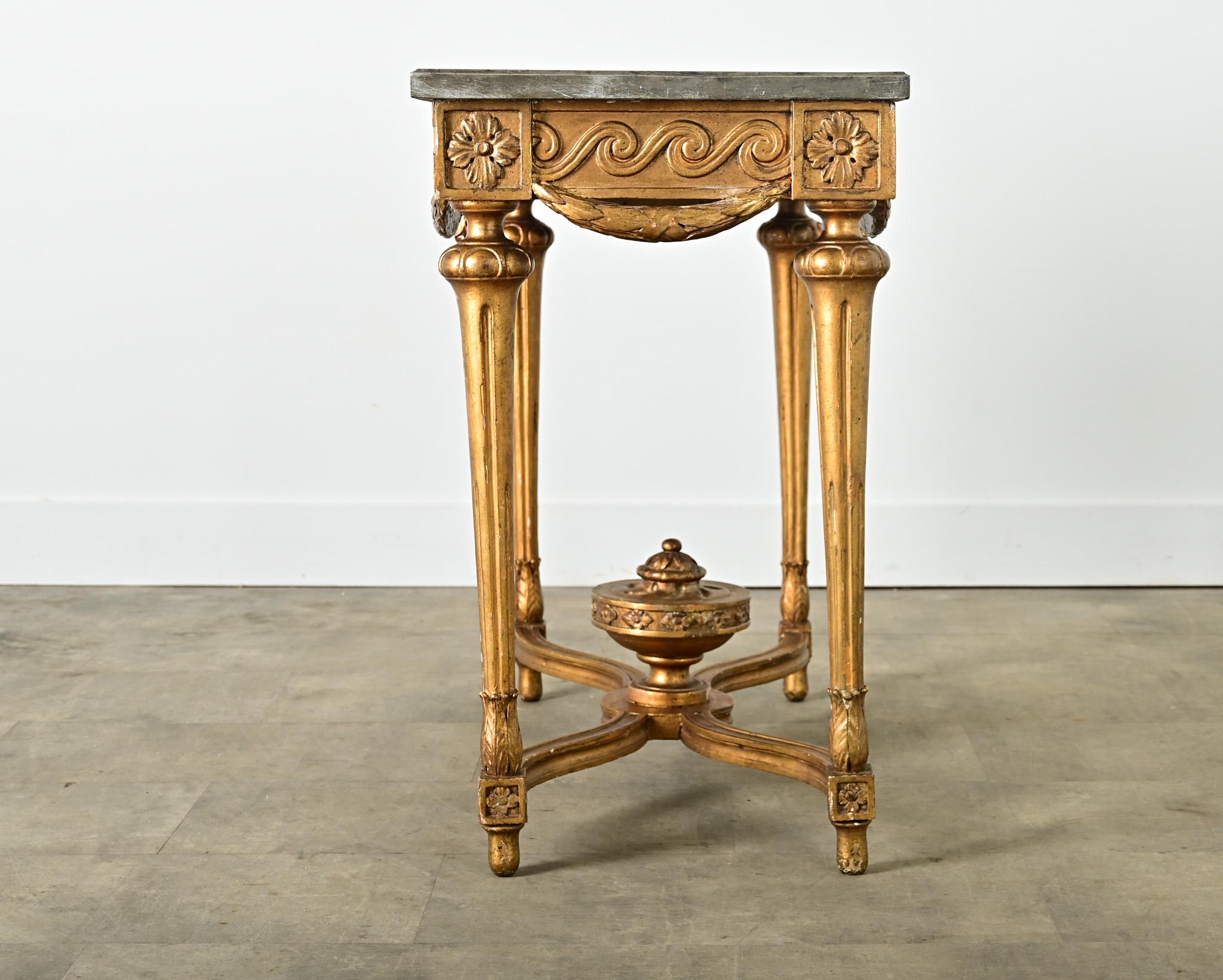 Console française du 18ème siècle dorée à l'or avec plateau en marbre en vente 10