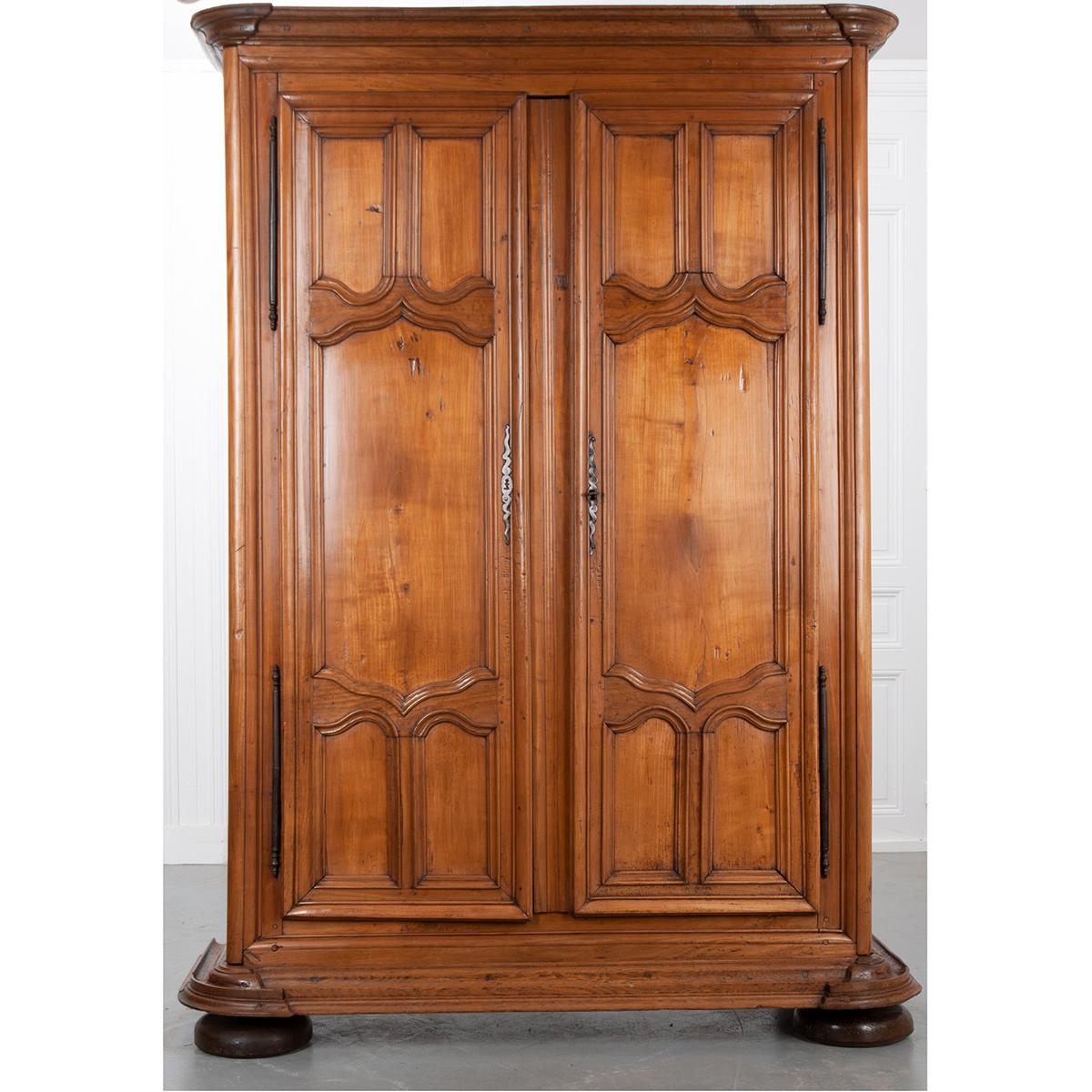 French 18th Century Gothic Armoire In Good Condition For Sale In Baton Rouge, LA