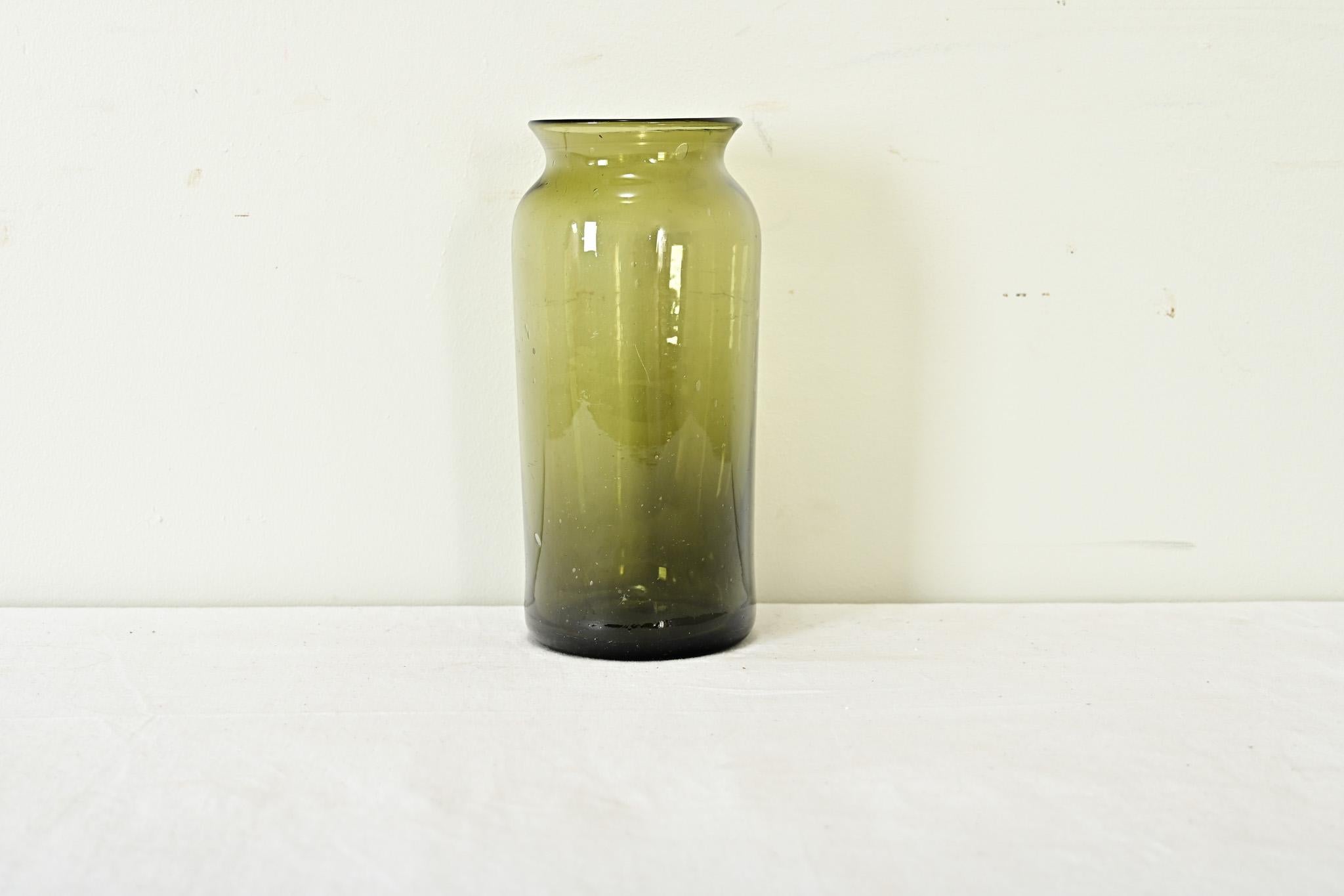 Vaso per raccogliere i rifiuti in vetro verde francese del XVIII secolo In condizioni buone in vendita a Baton Rouge, LA