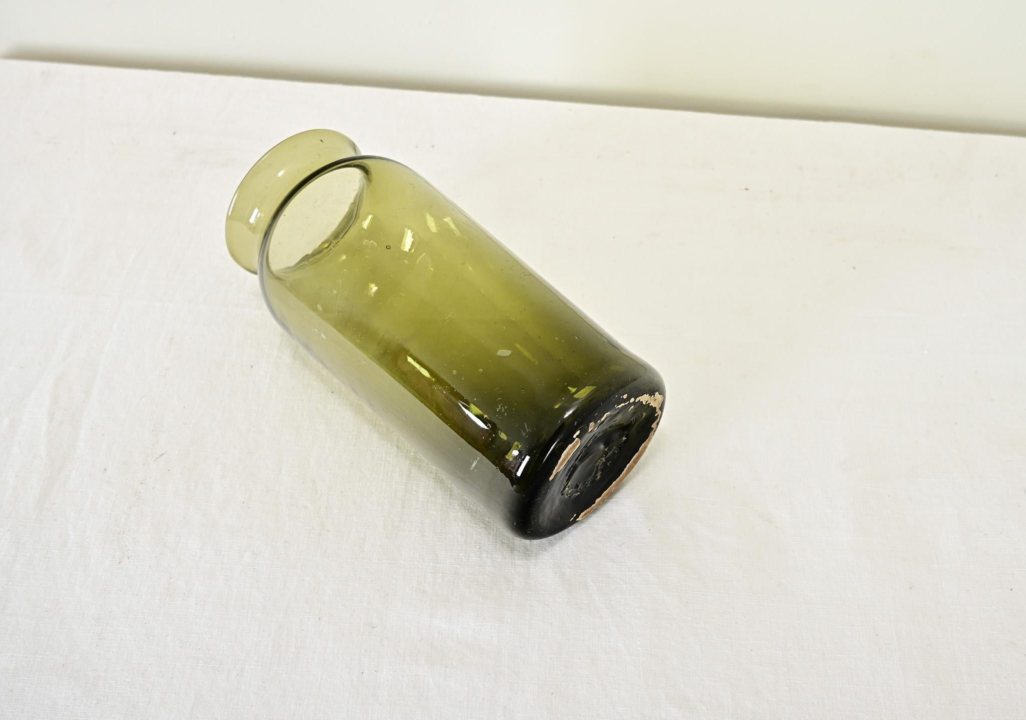 Vaso per raccogliere i rifiuti in vetro verde francese del XVIII secolo in vendita 1