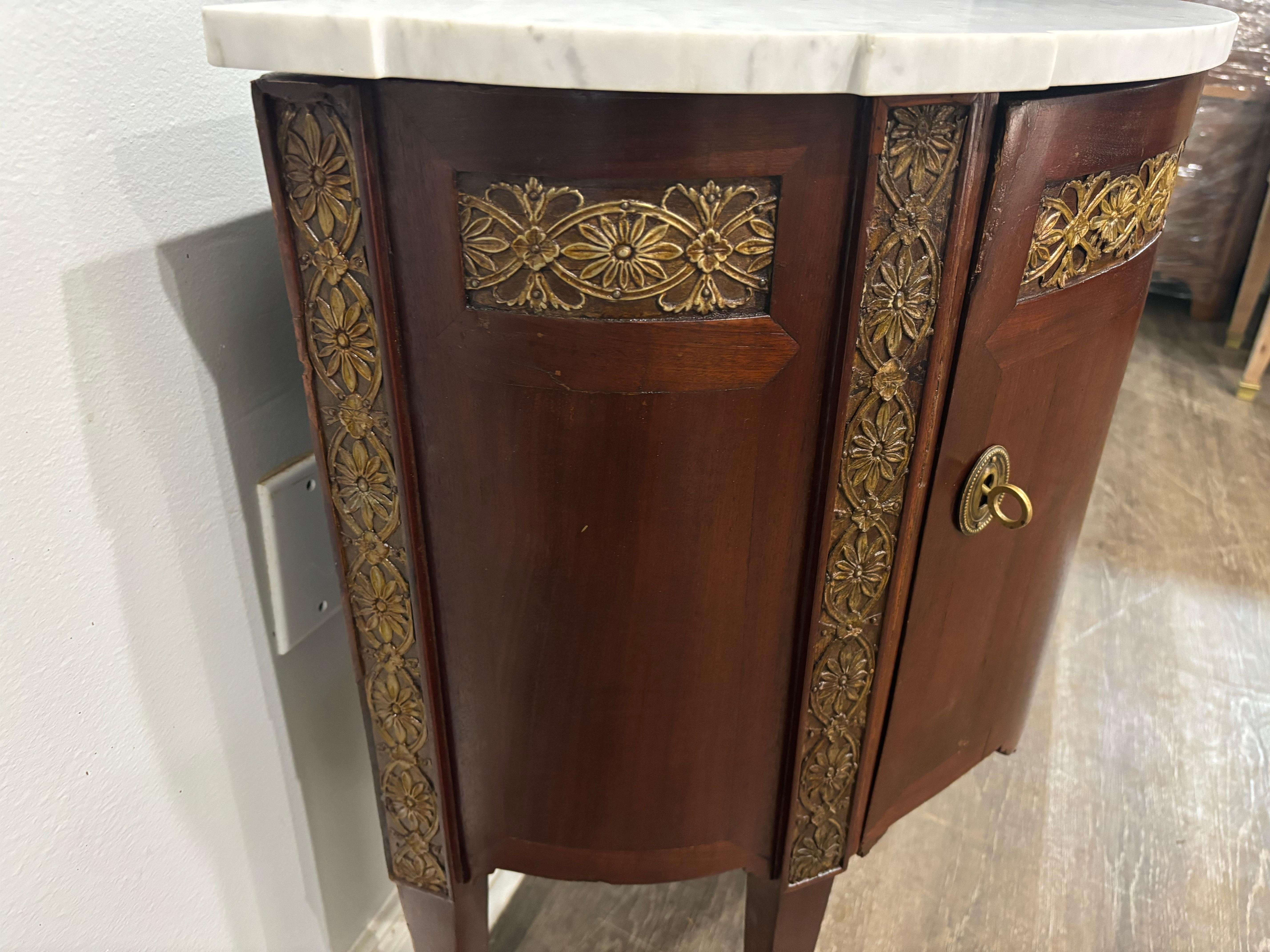 Französisches Halbmond-Buffet aus dem 18. Jahrhundert im Angebot 9