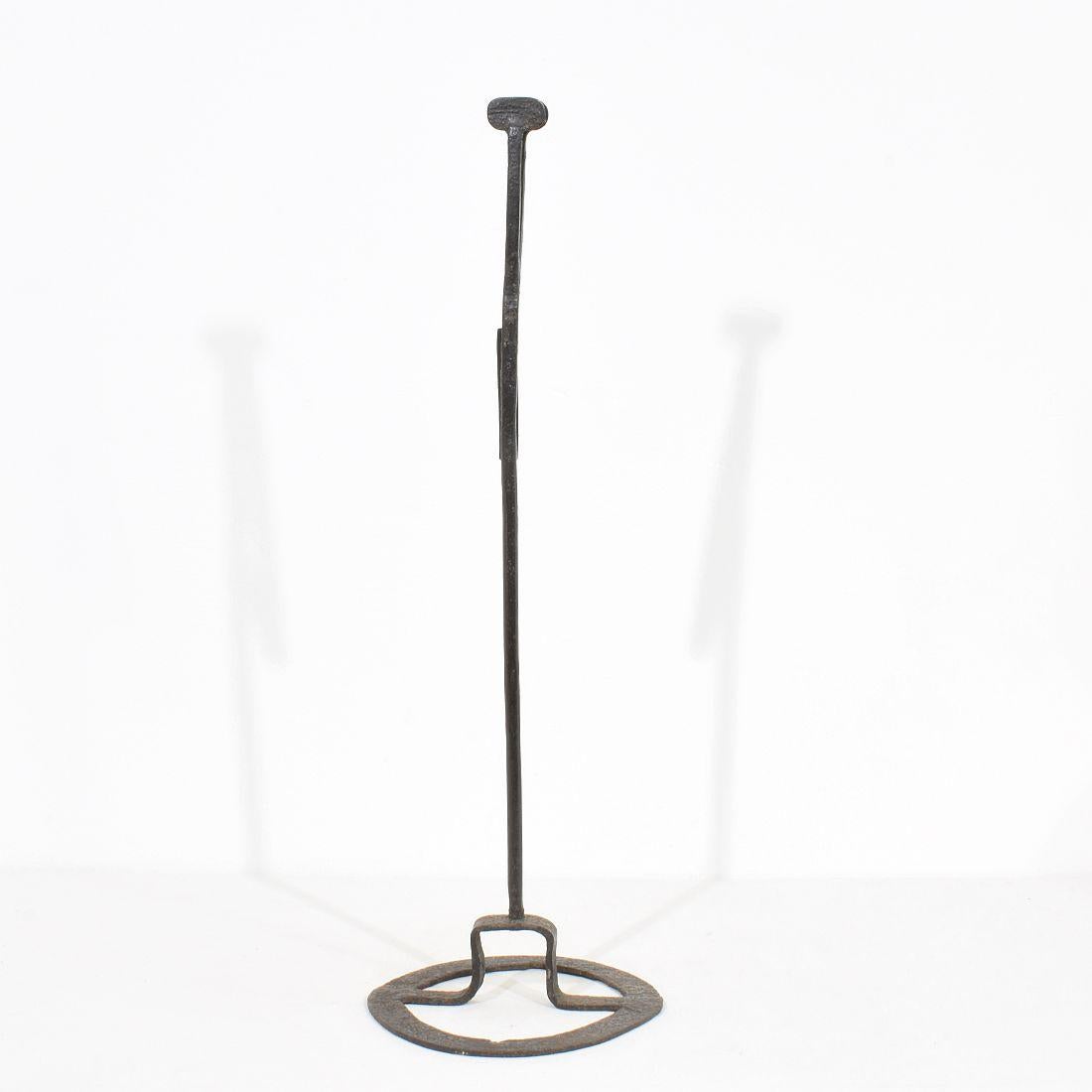 French 18th Century Hand Forged Iron Candleholder In Good Condition For Sale In Buisson, FR