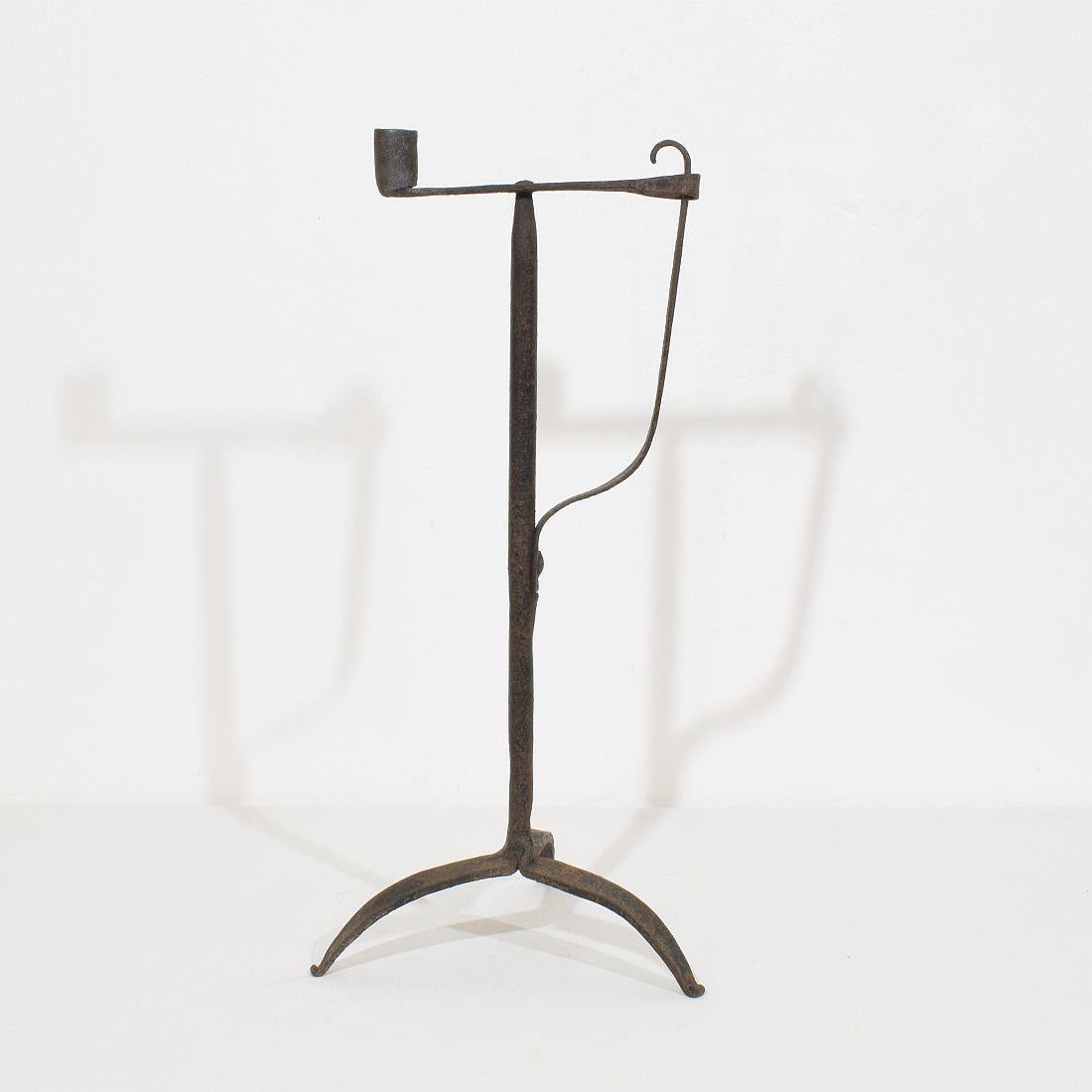 French 18th Century Hand Forged Iron Candleholder In Good Condition For Sale In Buisson, FR