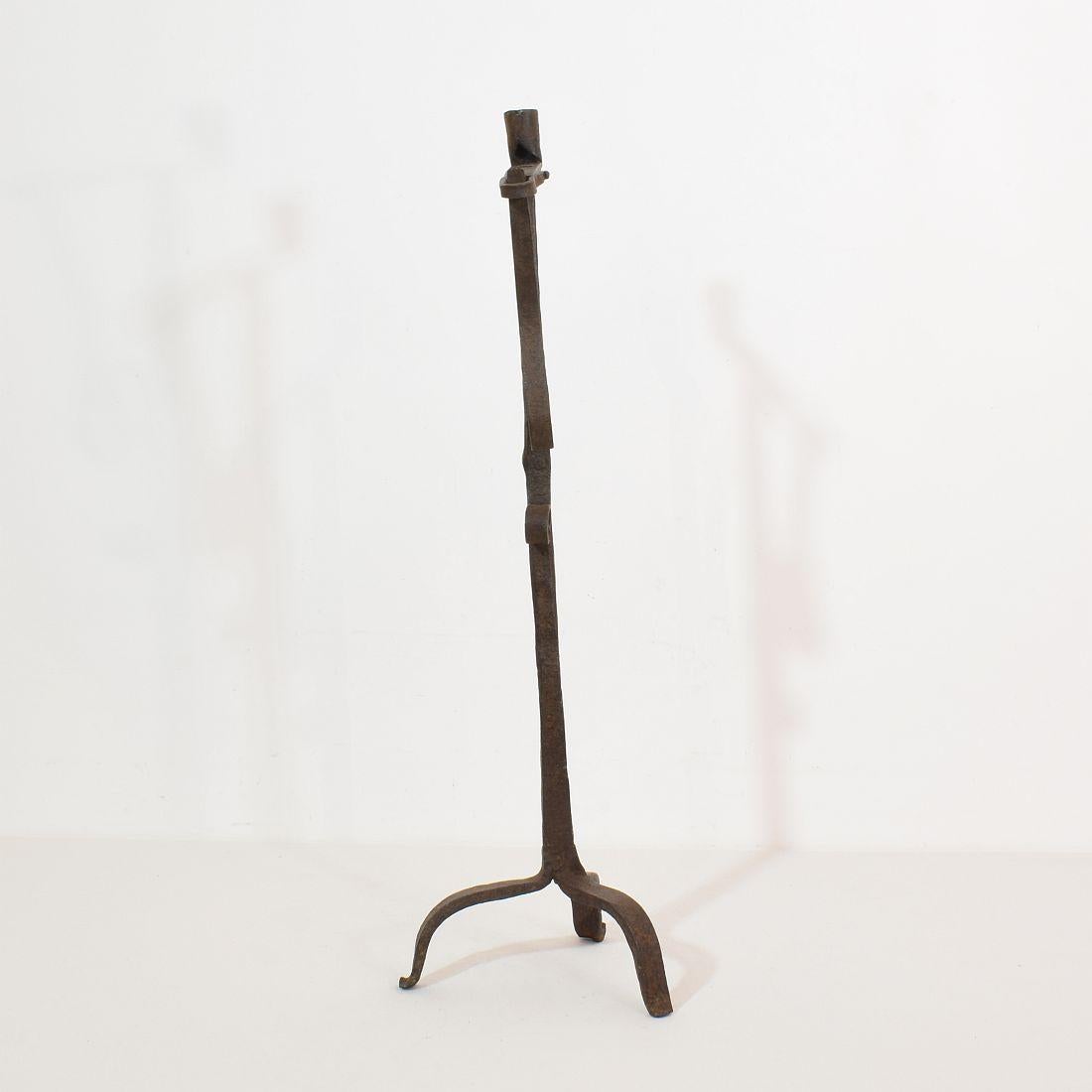 French 18th Century Hand Forged Iron Candleholder In Good Condition In Buisson, FR
