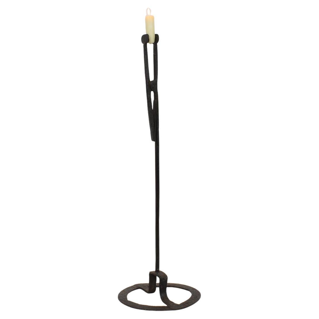 Französischer handgeschmiedeter Eisen-Kerzenhalter aus dem 18. im Angebot