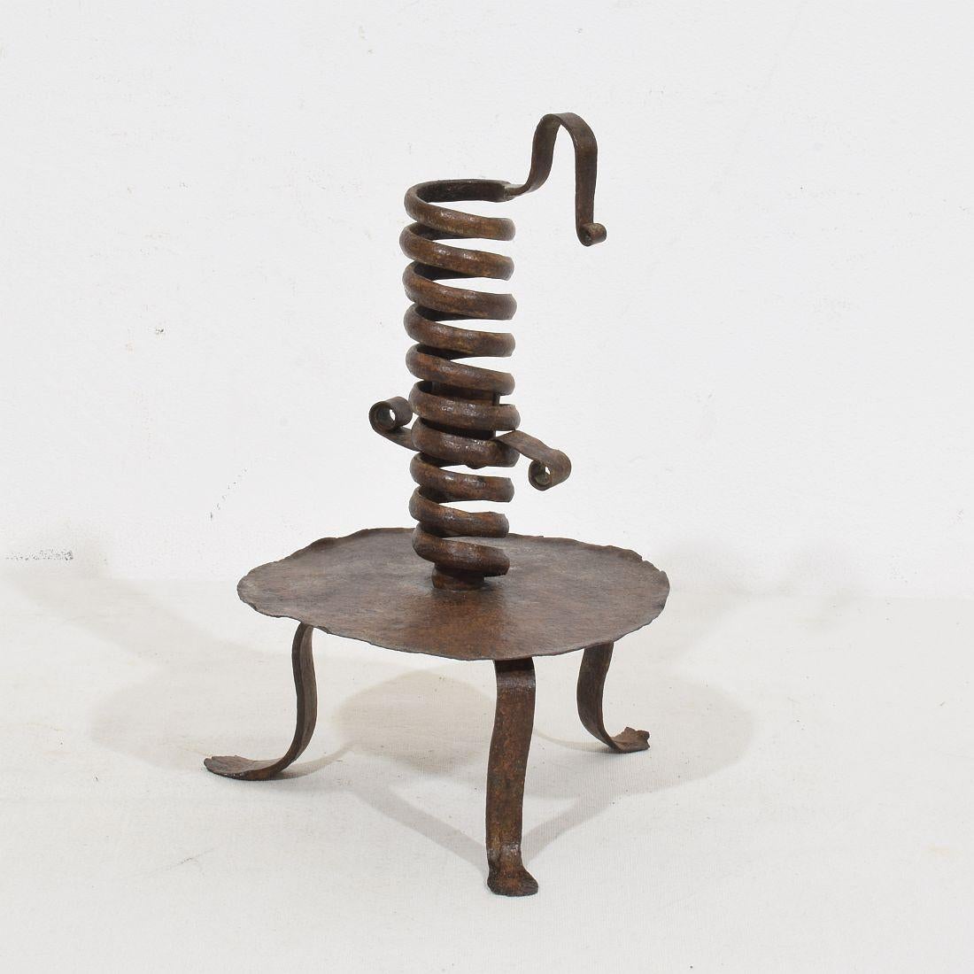 Französischer, handgeschmiedeter Rat De Cave-Kerzenhalter aus Eisen, 18. Jahrhundert (Französische Provence) im Angebot