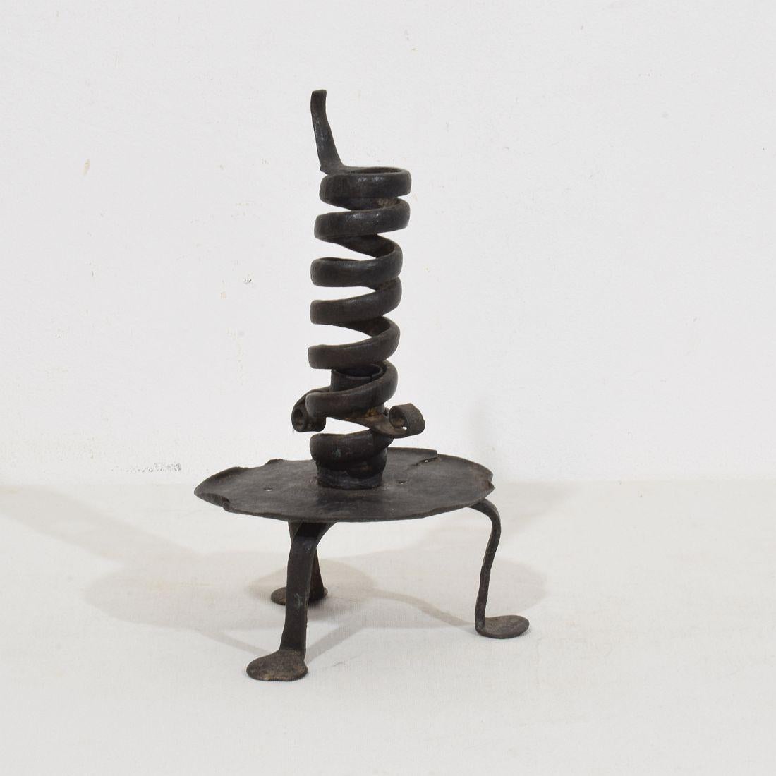 Französischer, handgeschmiedeter Rat De Cave-Kerzenhalter aus Eisen, 18. Jahrhundert (Französische Provence) im Angebot