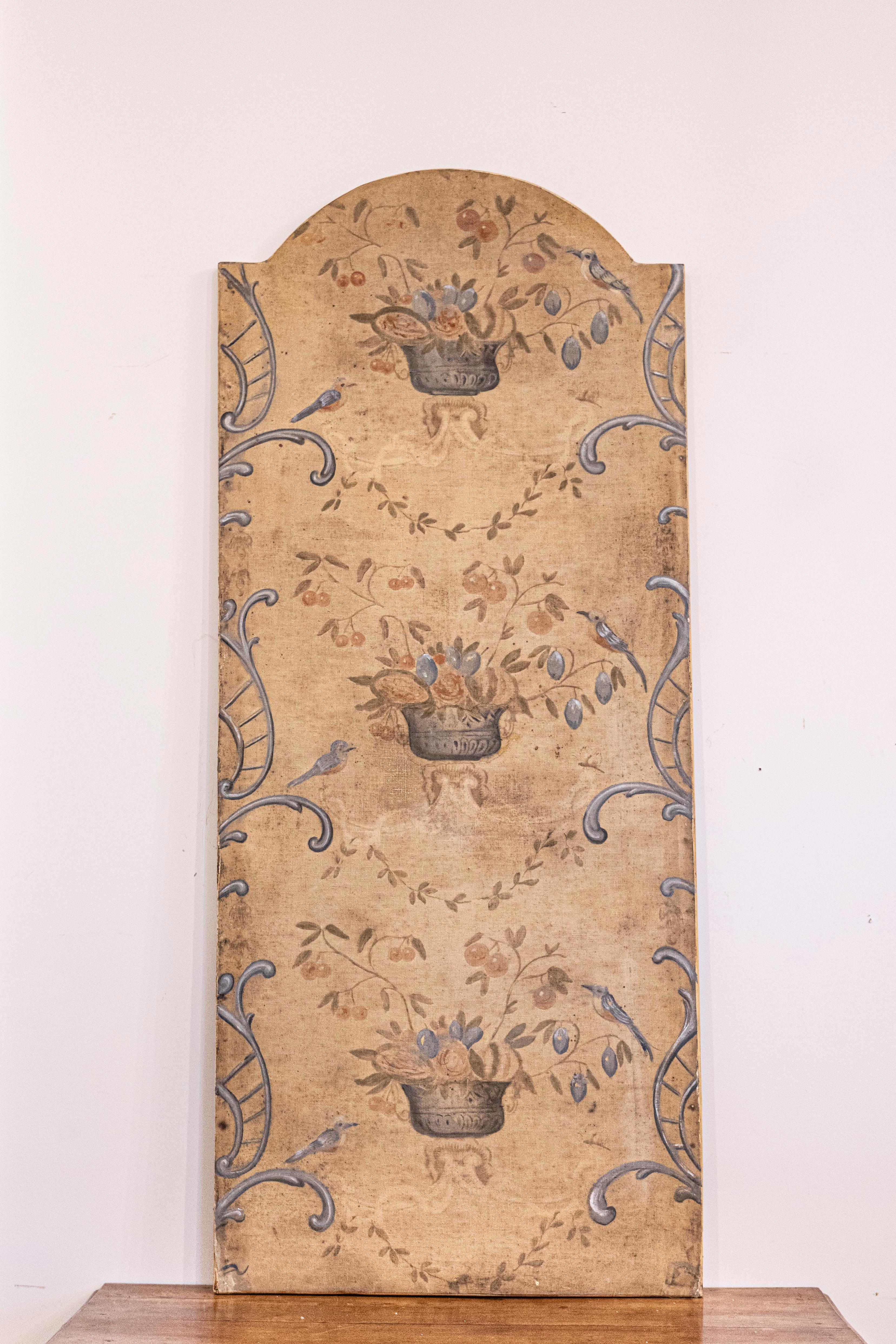 Französische handbemalte pastorale Tafeln mit Obstvasen und Vögeln aus dem 18. Jahrhundert im Zustand „Gut“ im Angebot in Atlanta, GA