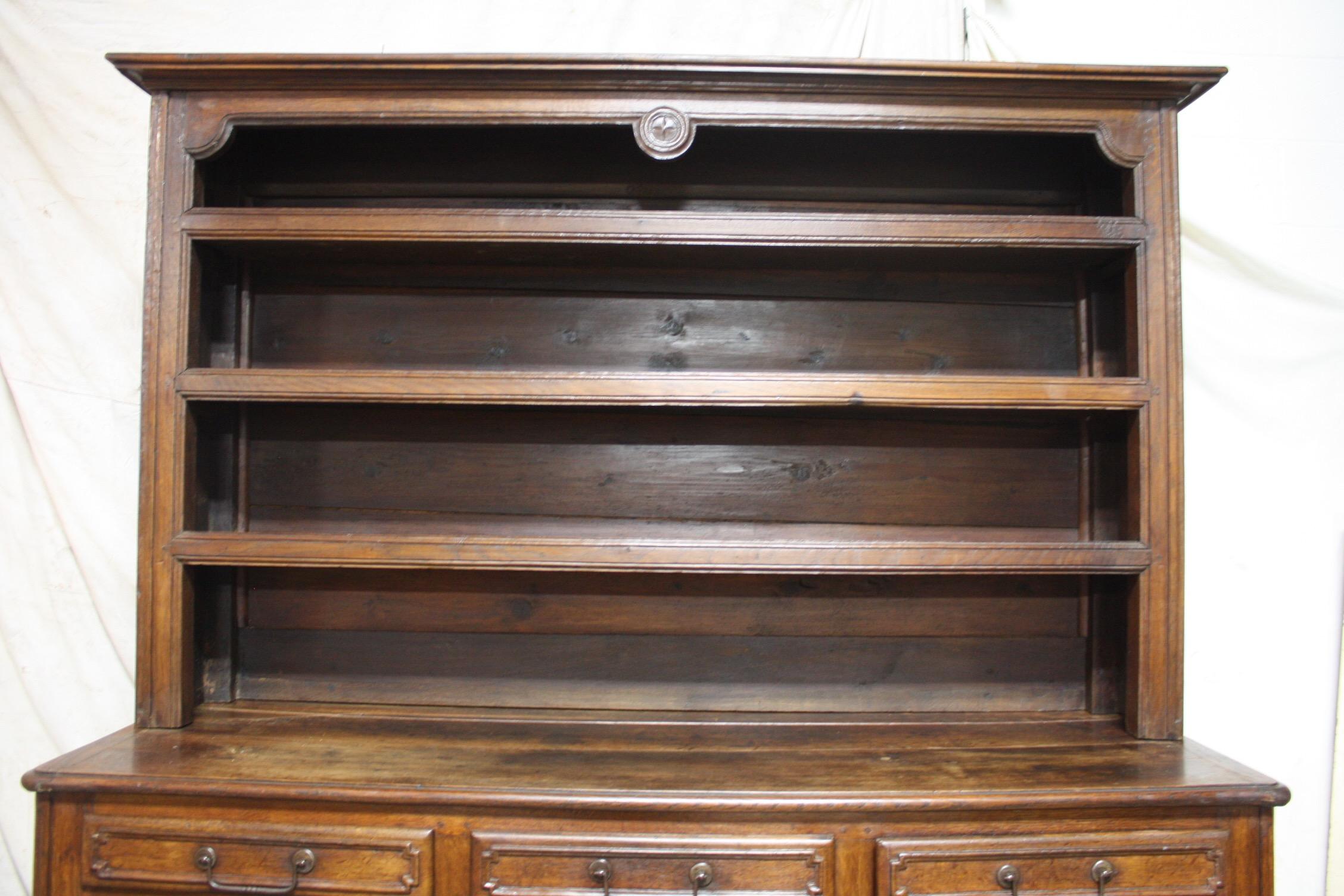 French 18th Century Hutch In Good Condition In Stockbridge, GA