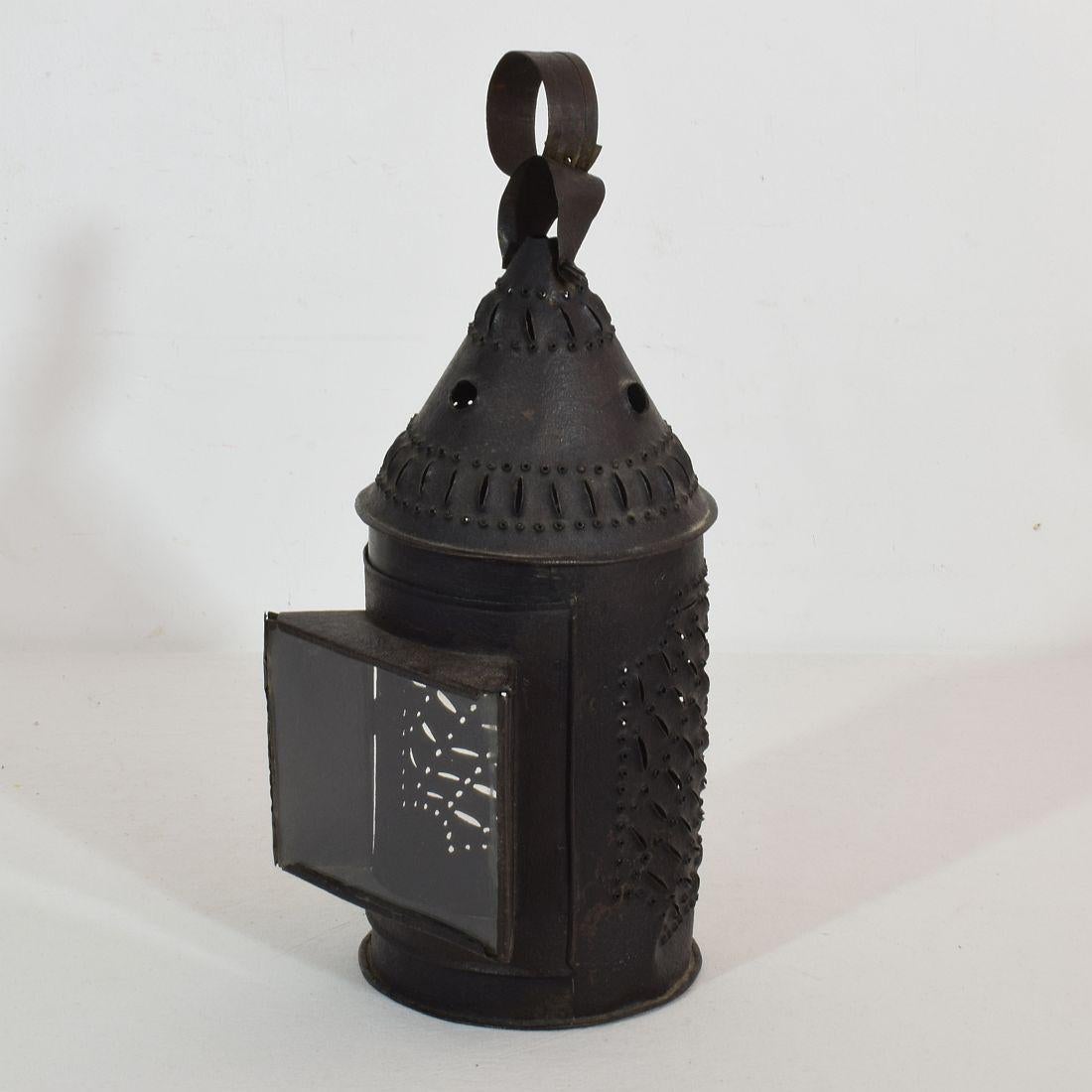 French 18th Century Iron Lantern In Good Condition In Buisson, FR