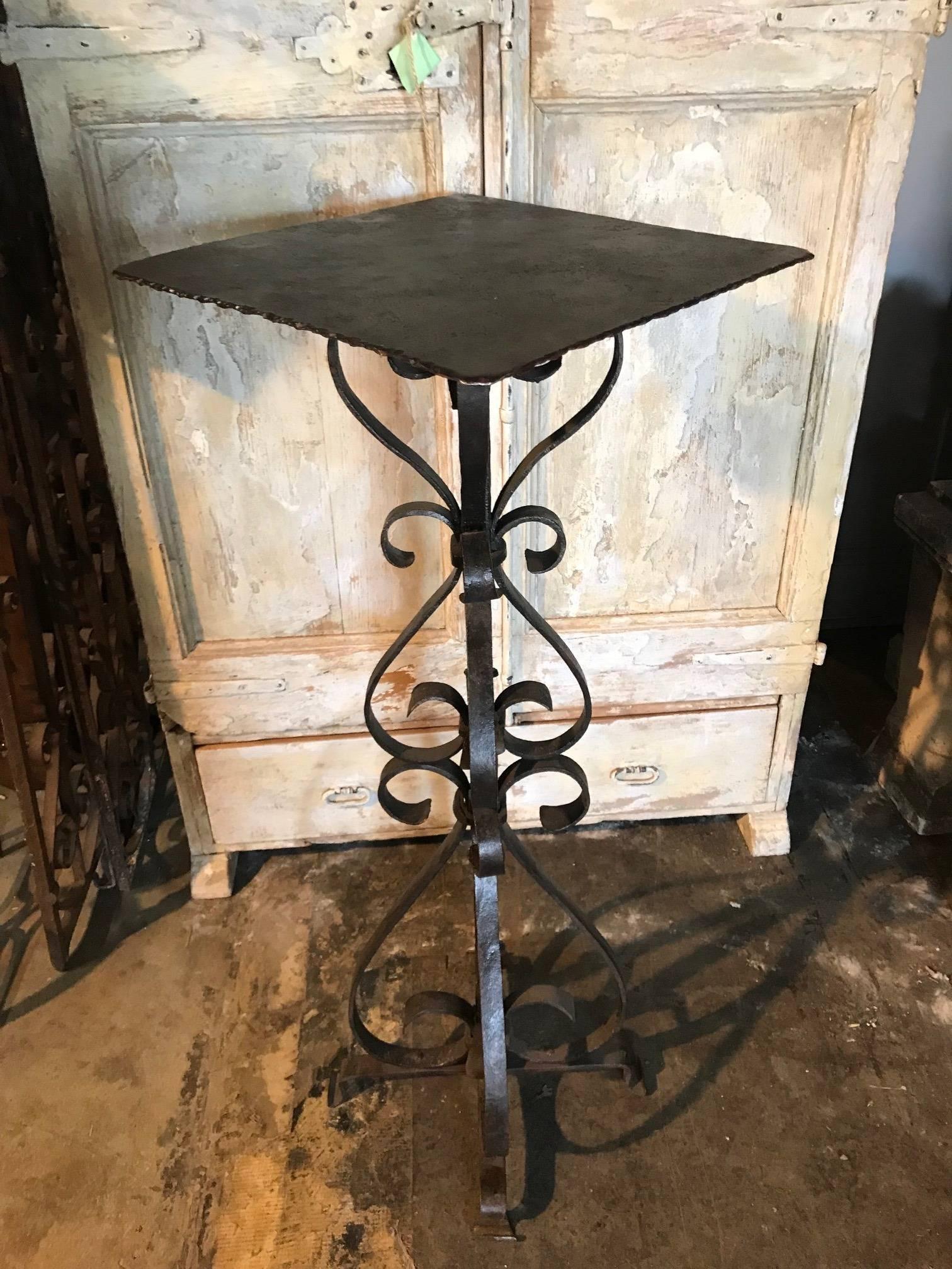 French 18th Century Iron Stand In Good Condition In Atlanta, GA