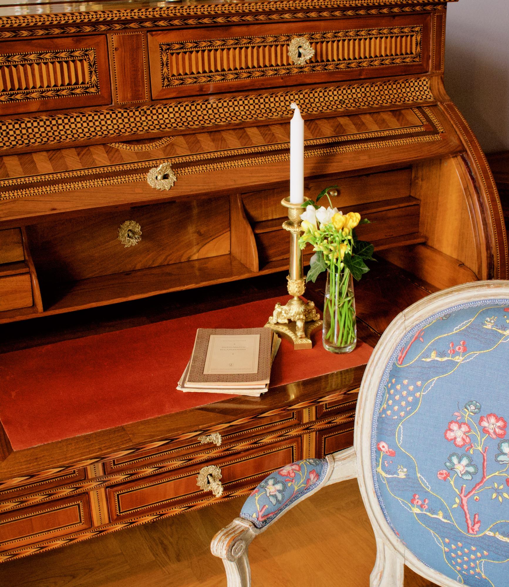 French 18th Century Large Louis XVI Marquetry Desk or Bureau à Cylindre For Sale 1