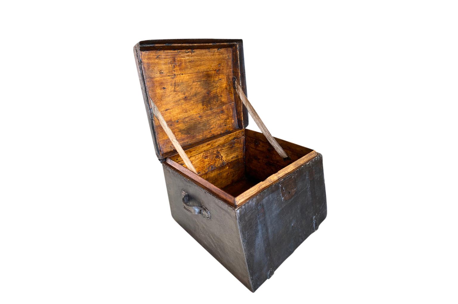 French 18th Century Leather Trunk For Sale 8