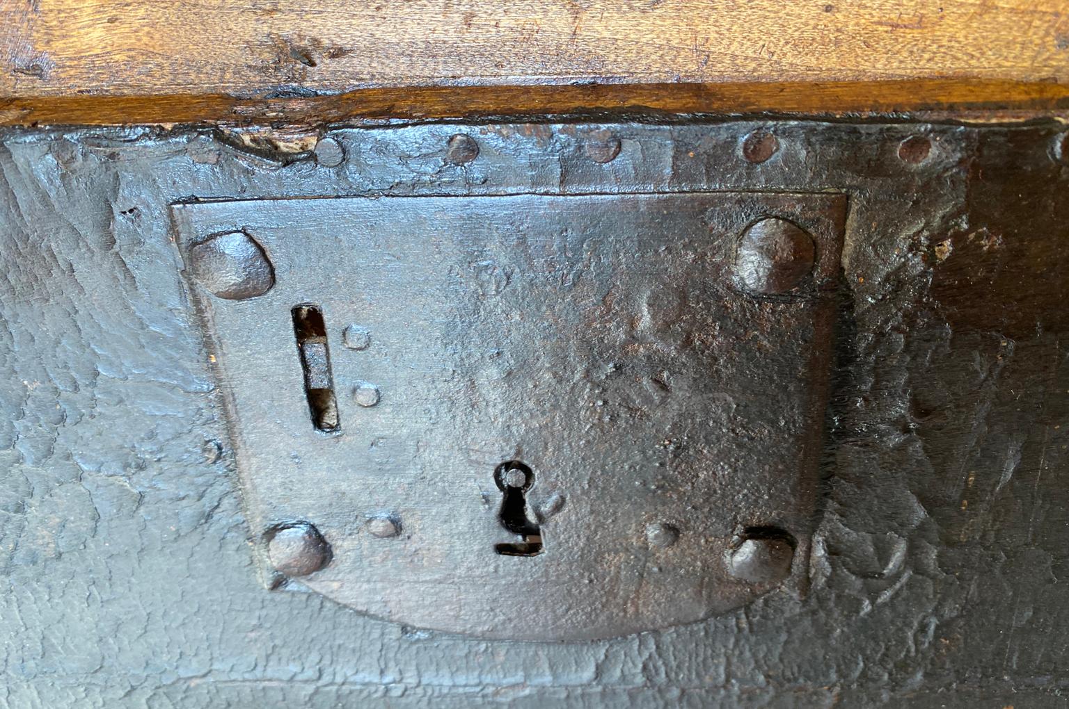 French 18th Century Leather Trunk For Sale 1