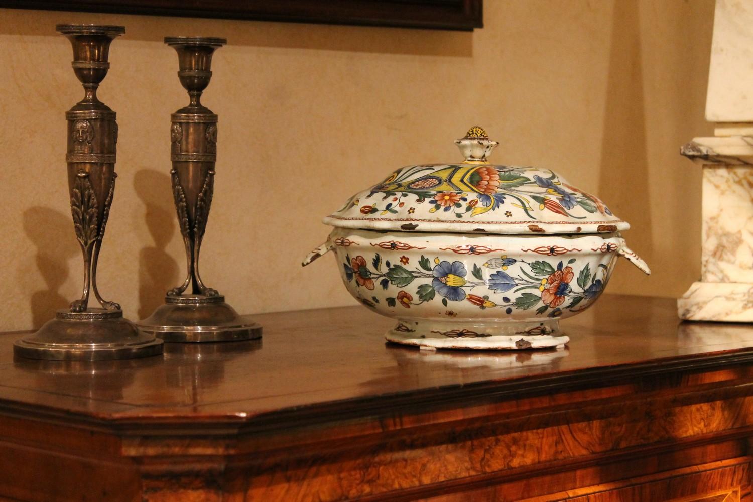 Antique French Faience Lidded Bowl Tureen Hand Painted with Flowers and Insects In Fair Condition For Sale In Firenze, IT