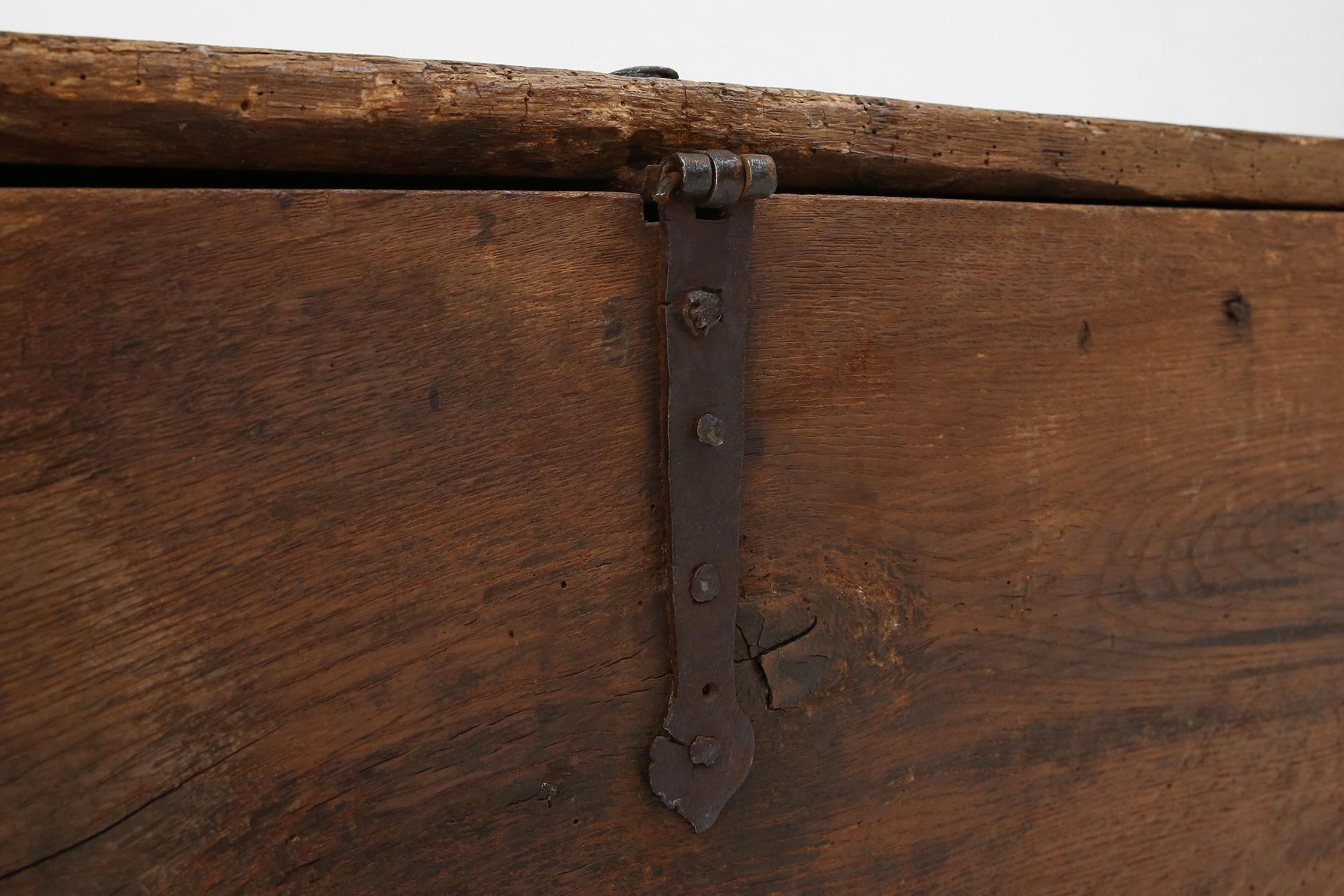 French 18th century linen trunk 3