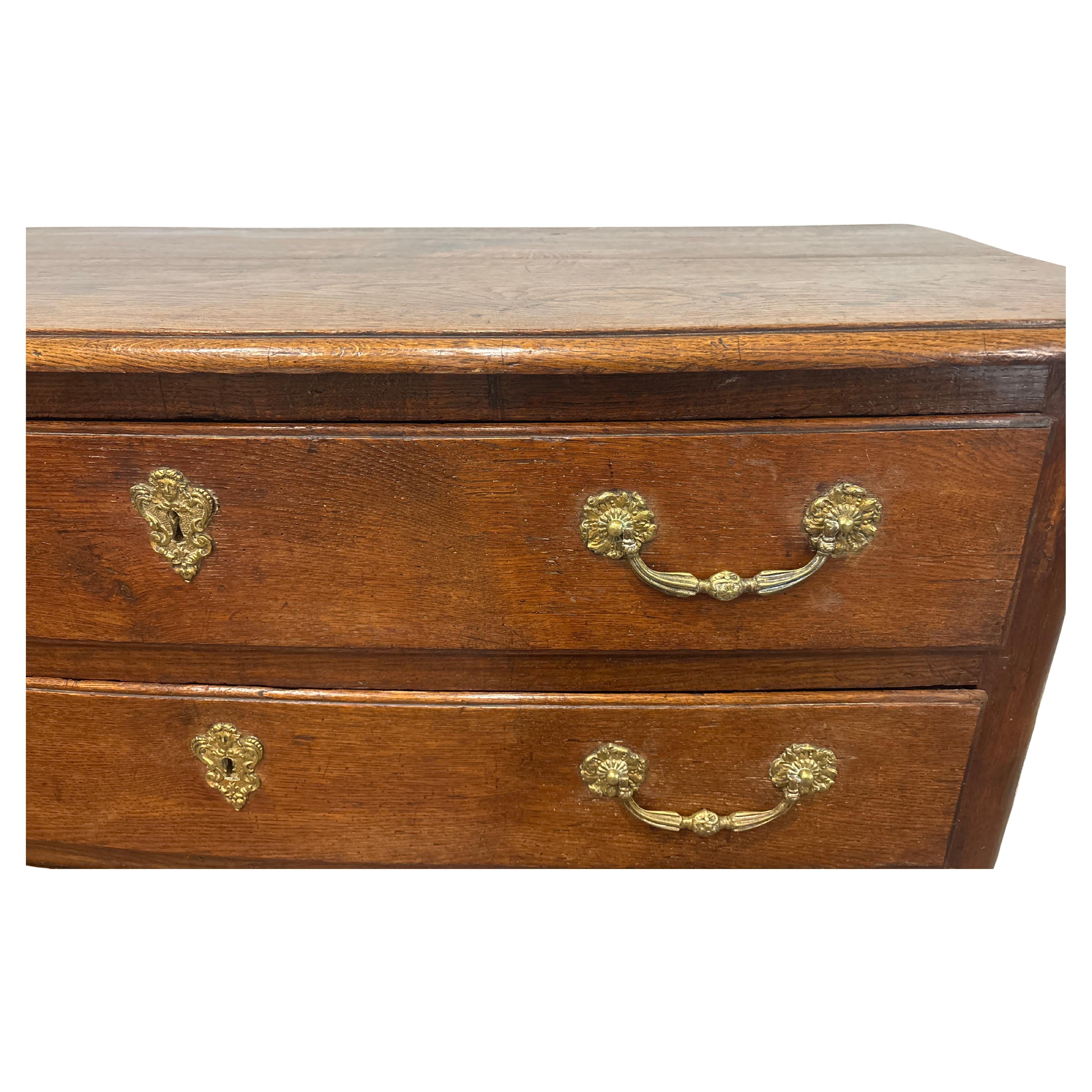 Francese Commode francese del XVIII secolo Luigi XIV in vendita