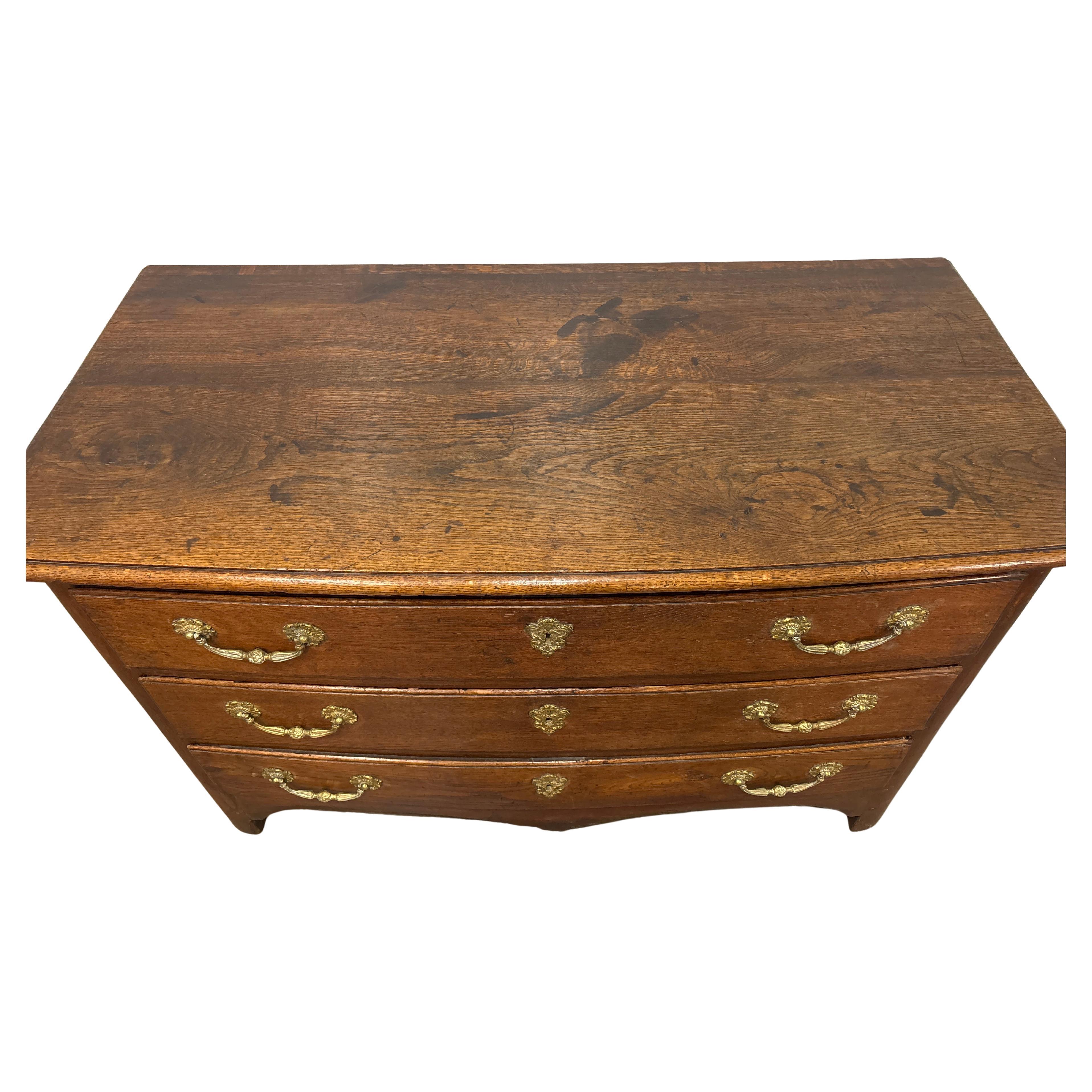 Commode francese del XVIII secolo Luigi XIV In condizioni buone in vendita a Stockbridge, GA