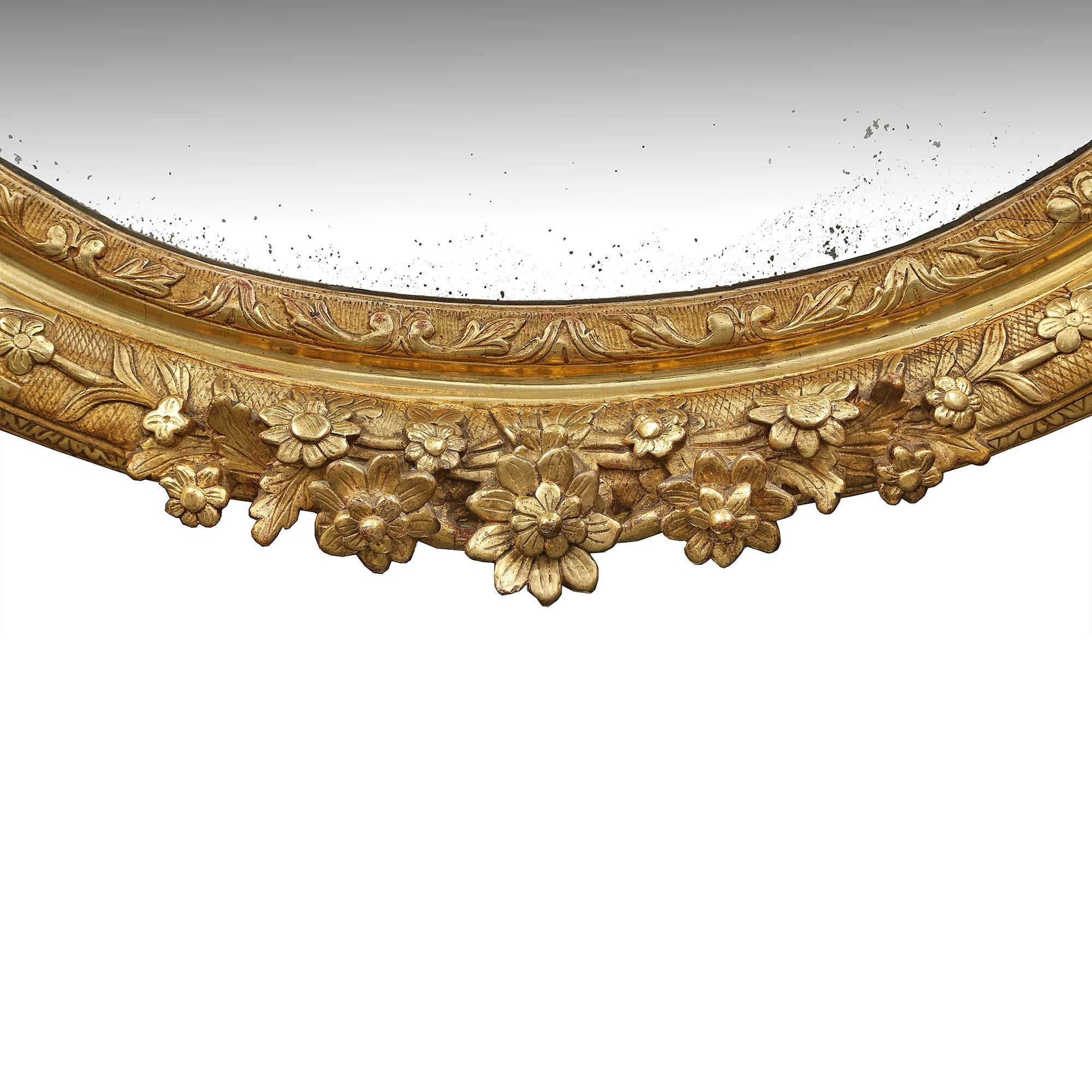 French 18th Century Louis XIV Period Finely Carved Giltwood Mirror In Good Condition In West Palm Beach, FL